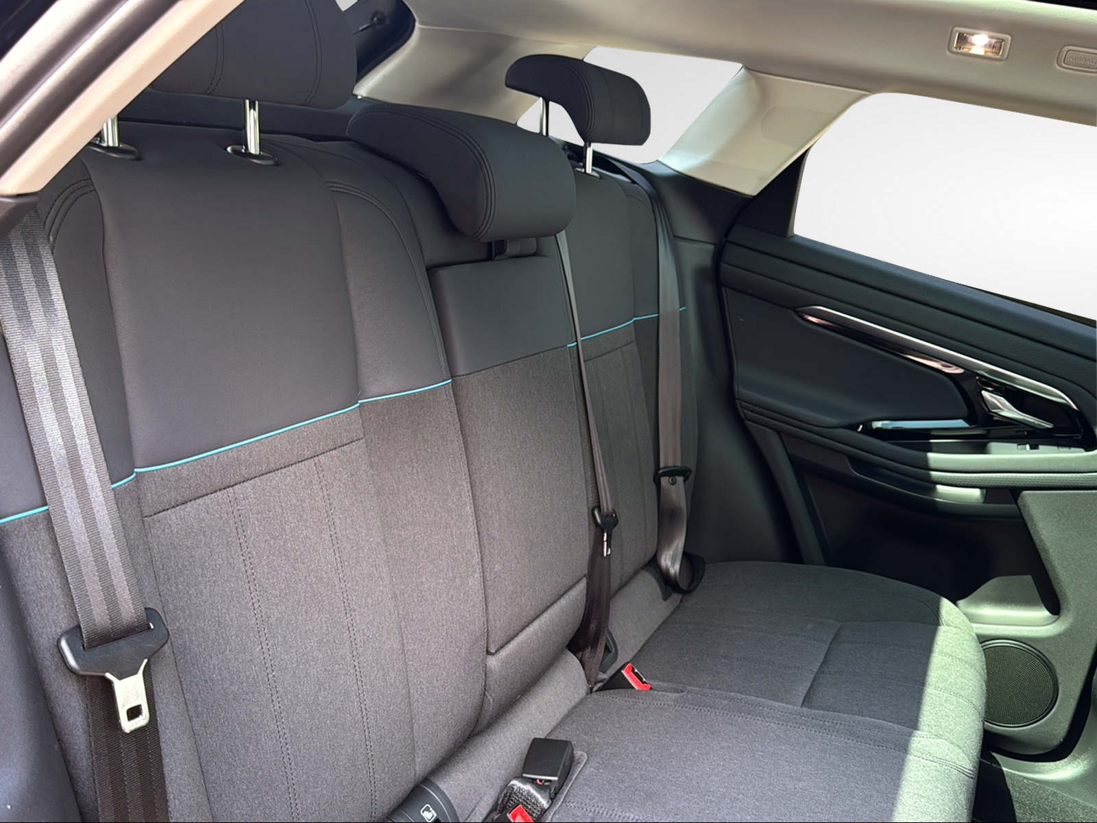 LAND ROVER Range Rover Evoque R-Dynamic D 240 S AT9-image-24