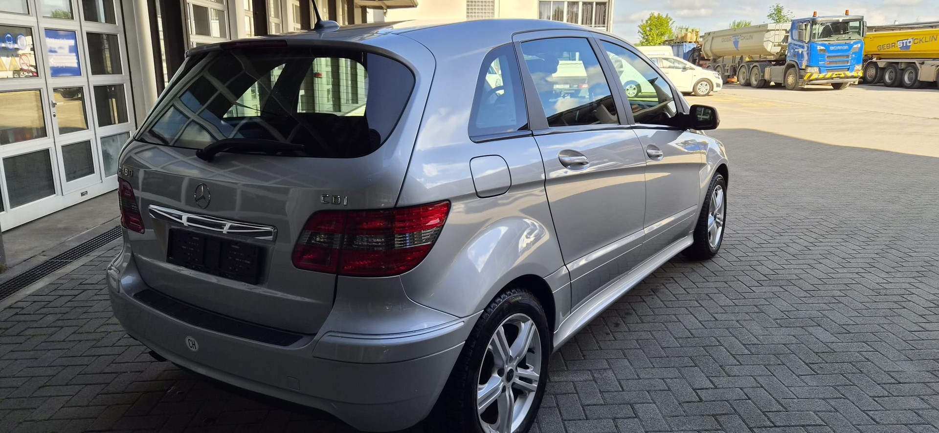 MERCEDES-BENZ B 180 CDI-image-2