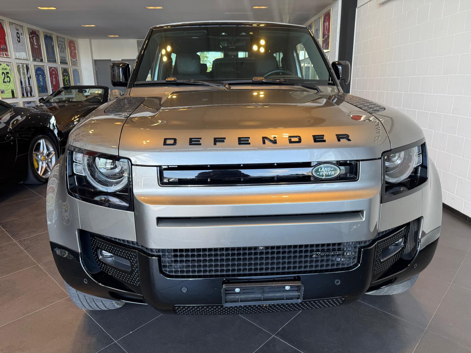 LAND ROVER Defender90 I6 300 X-D HSE-showroom-element-2