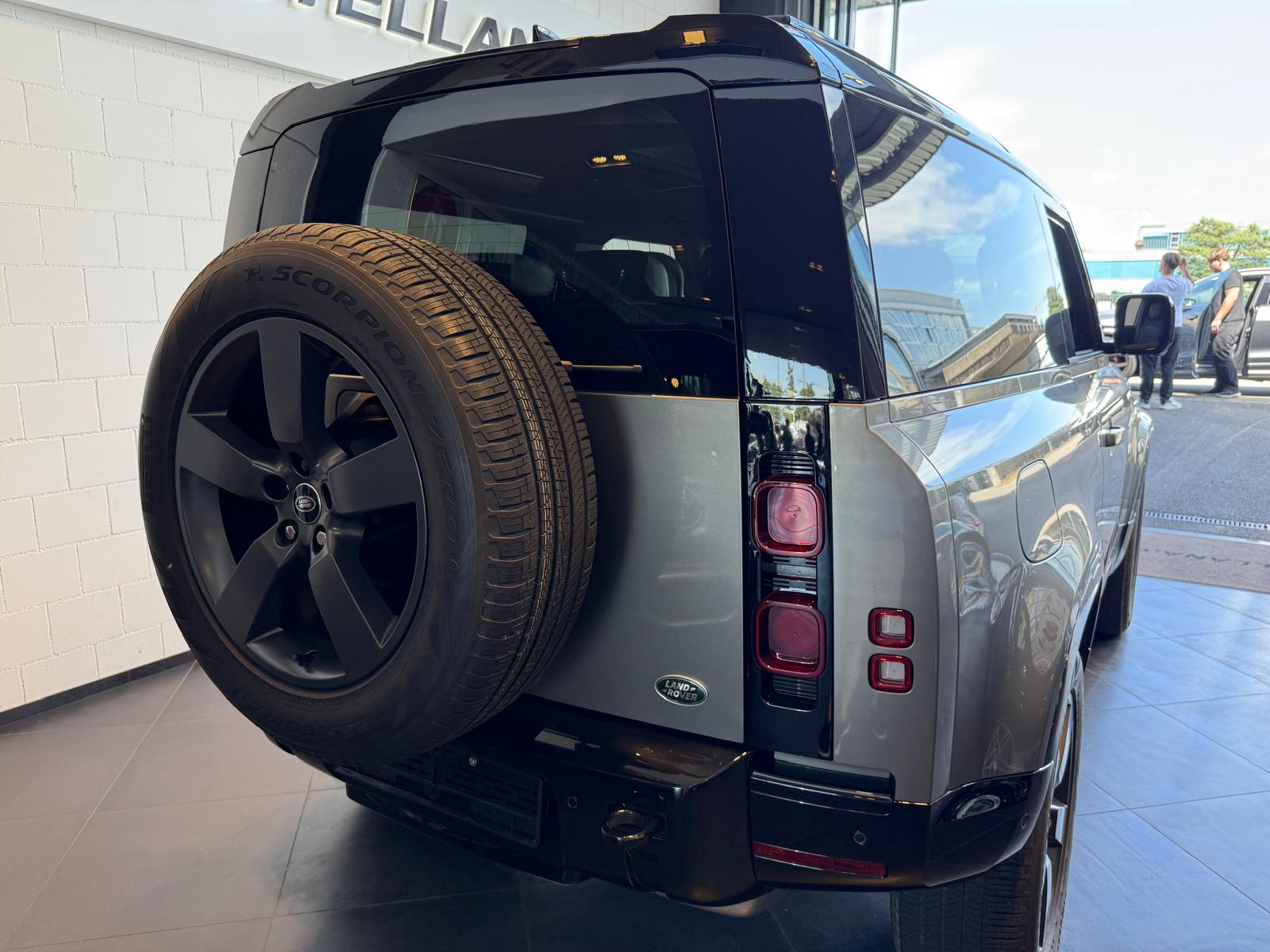 LAND ROVER Defender90 I6 300 X-D HSE-image-6