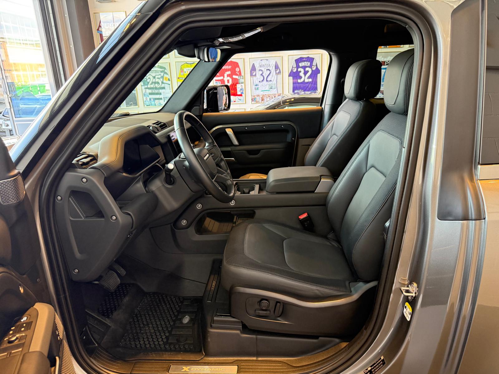 LAND ROVER Defender90 I6 300 X-D HSE-image-8