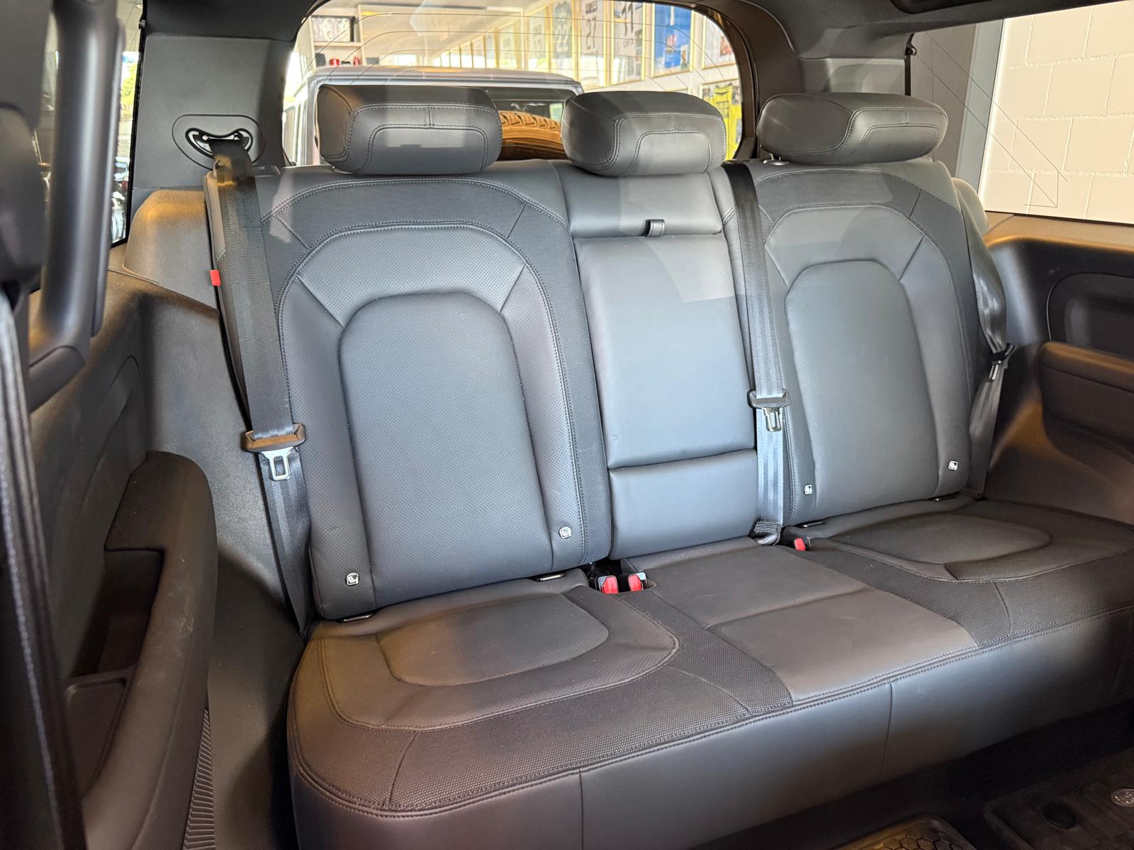 LAND ROVER Defender90 I6 300 X-D HSE-image-11