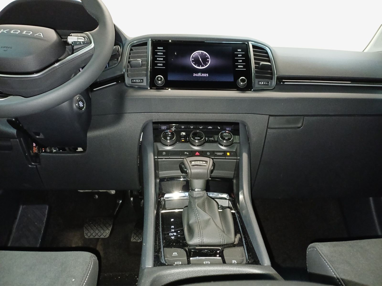 SKODA Karoq 1.5 TSI Dynamic DSG-image-9