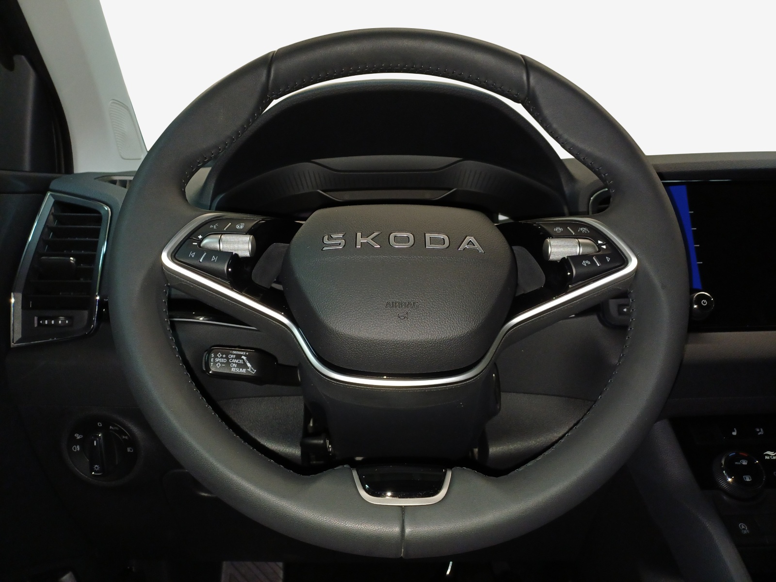 SKODA Karoq 1.5 TSI Dynamic DSG-image-8