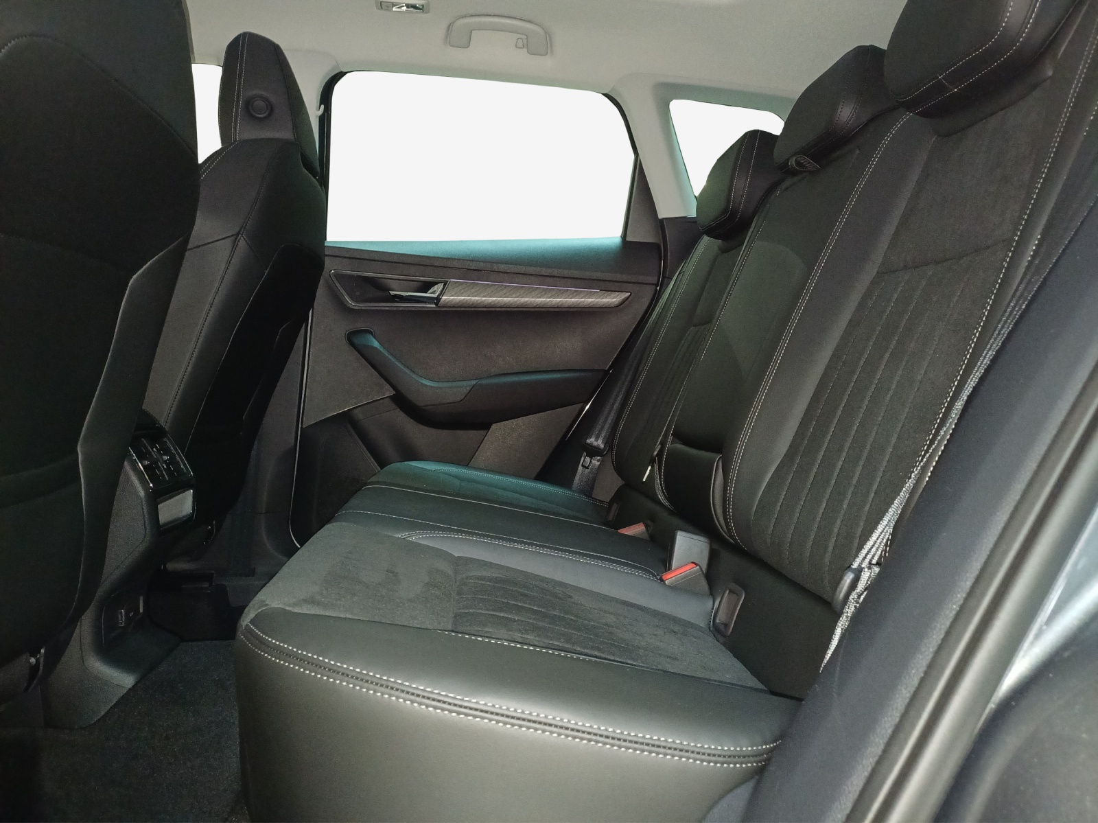 SKODA Karoq 1.5 TSI Dynamic DSG-image-10