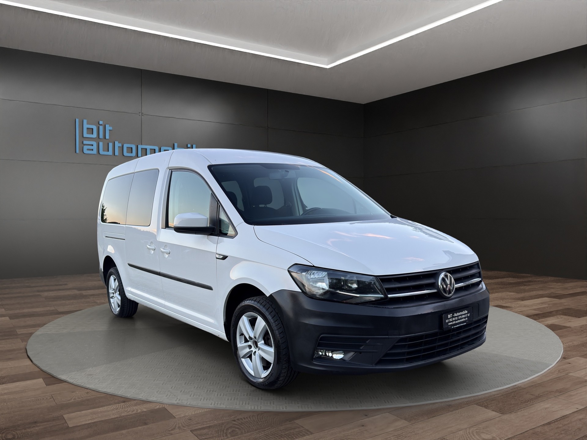 VW Caddy Maxi 2.0TDI BlueMotion Technology DSG-image-9