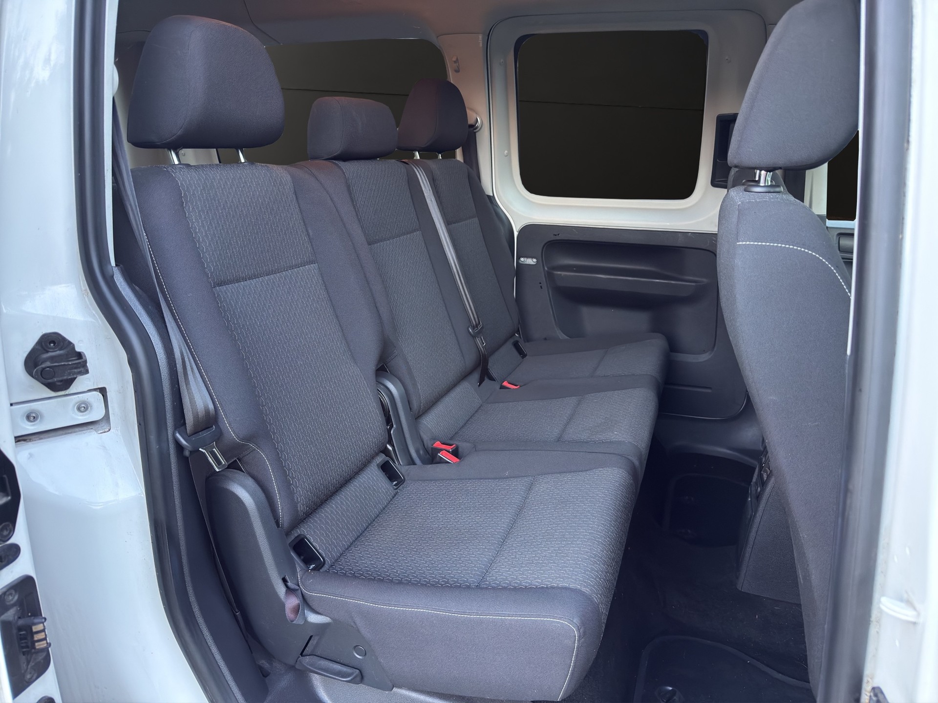 VW Caddy Maxi 2.0TDI BlueMotion Technology DSG-image-12