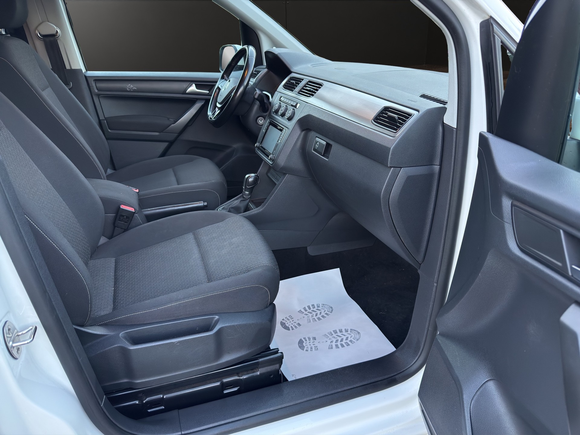 VW Caddy Maxi 2.0TDI BlueMotion Technology DSG-image-11