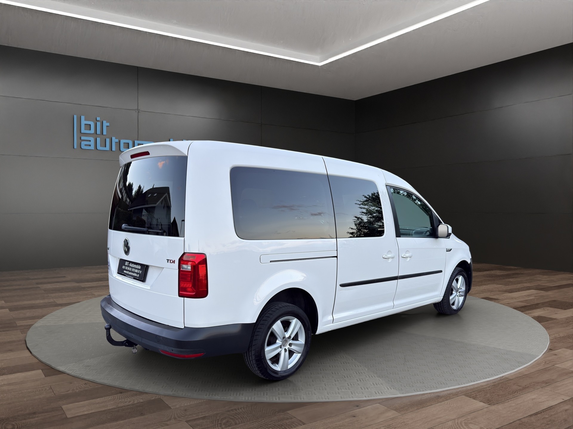 VW Caddy Maxi 2.0TDI BlueMotion Technology DSG-image-7