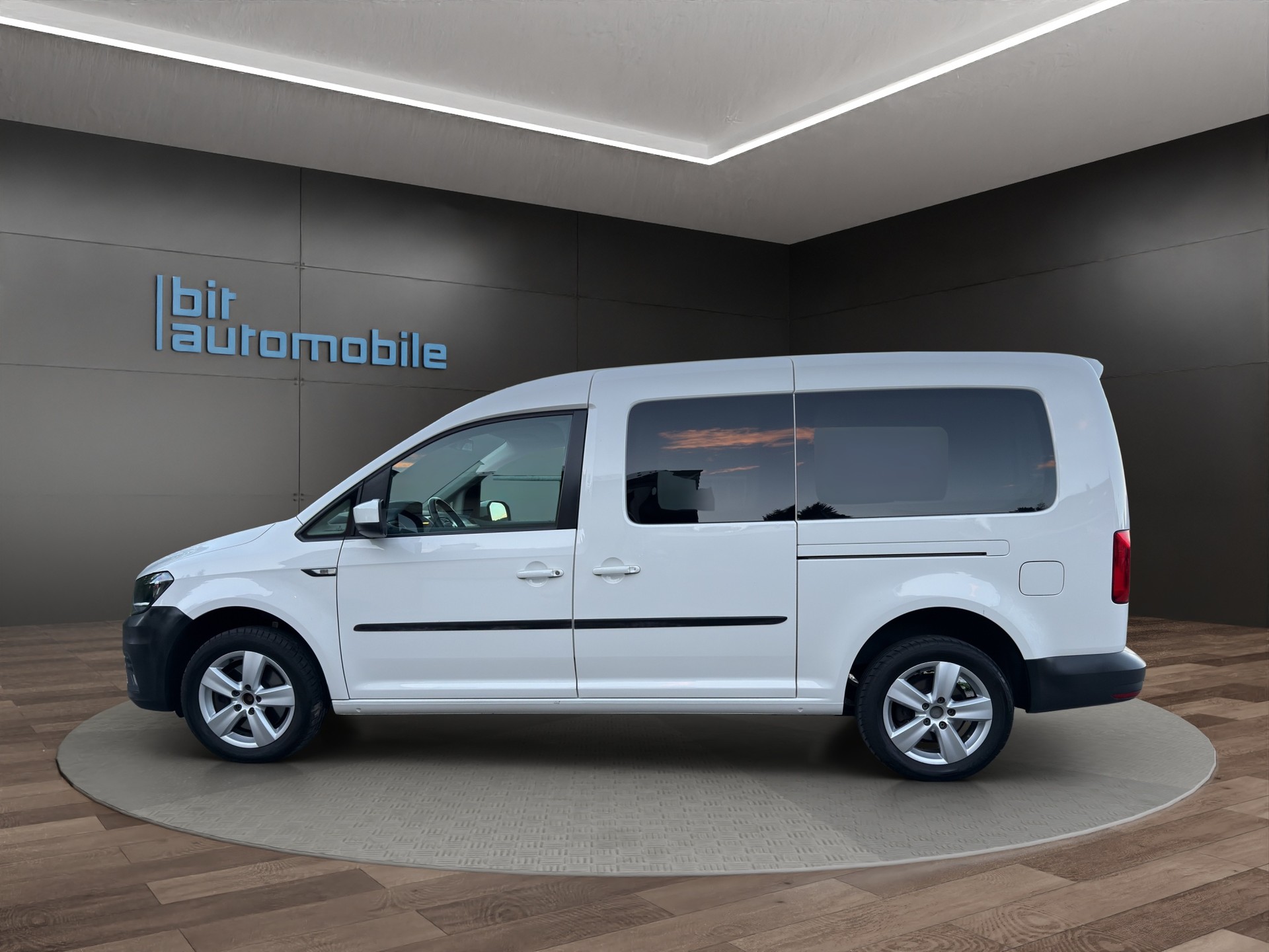 VW Caddy Maxi 2.0TDI BlueMotion Technology DSG-image-2