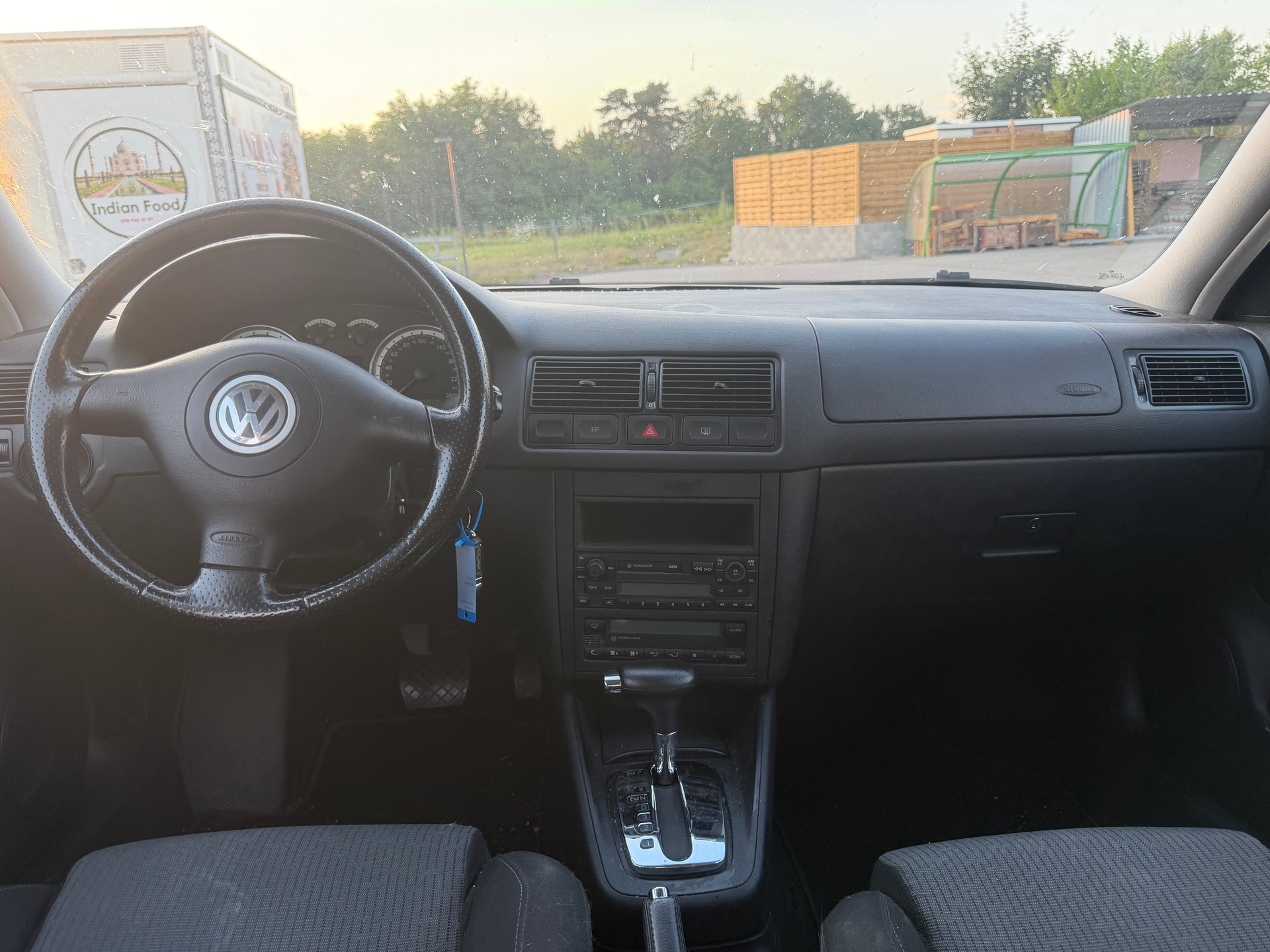 VW Golf 1.6 Comfortline Automatic-image-3