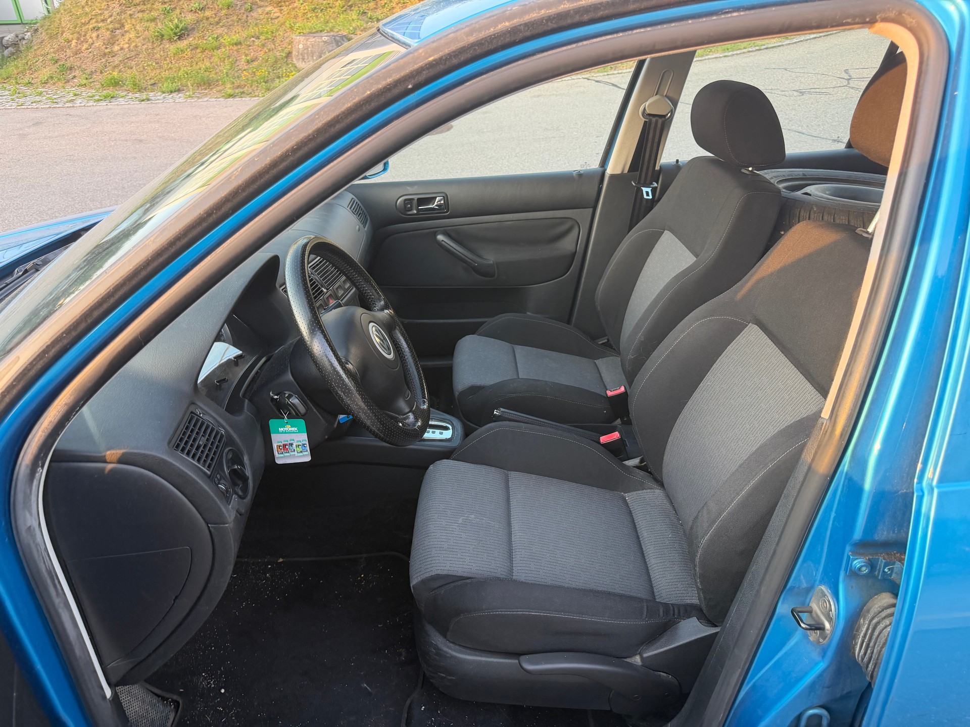 VW Golf 1.6 Comfortline Automatic-image-4
