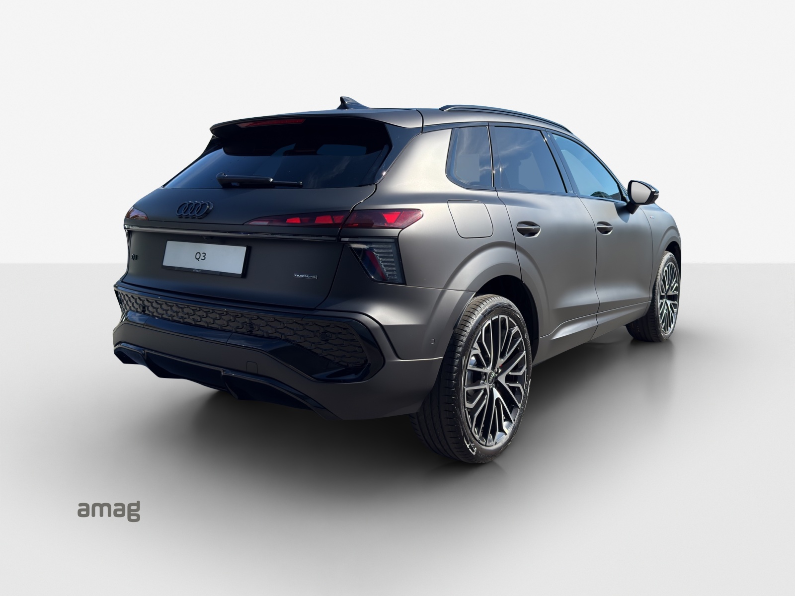 AUDI Q3 SUV TFSI quattro 195 kW S tronic-image-4