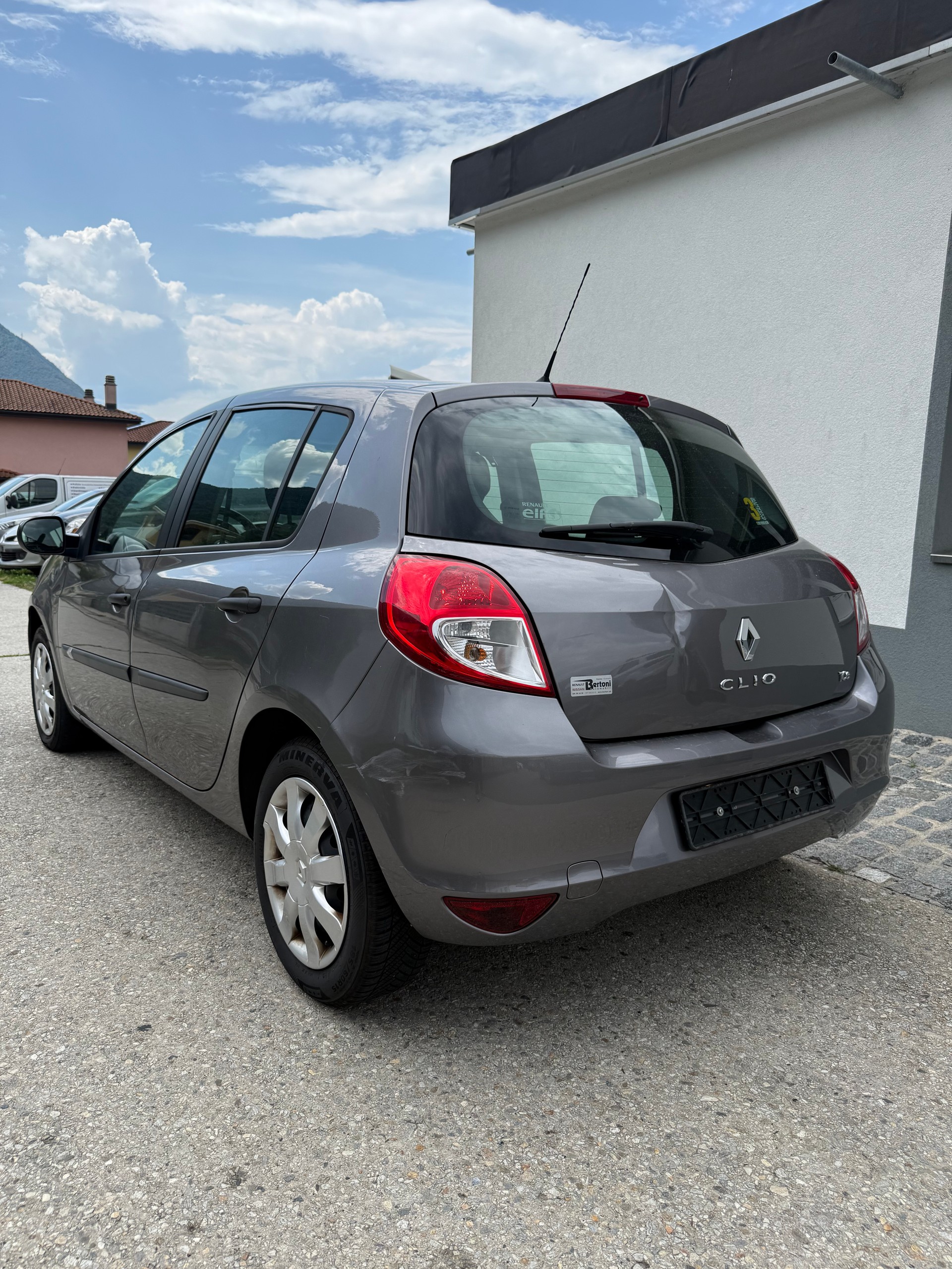 RENAULT Clio 1.2 16V Turbo Yahoo-image-7