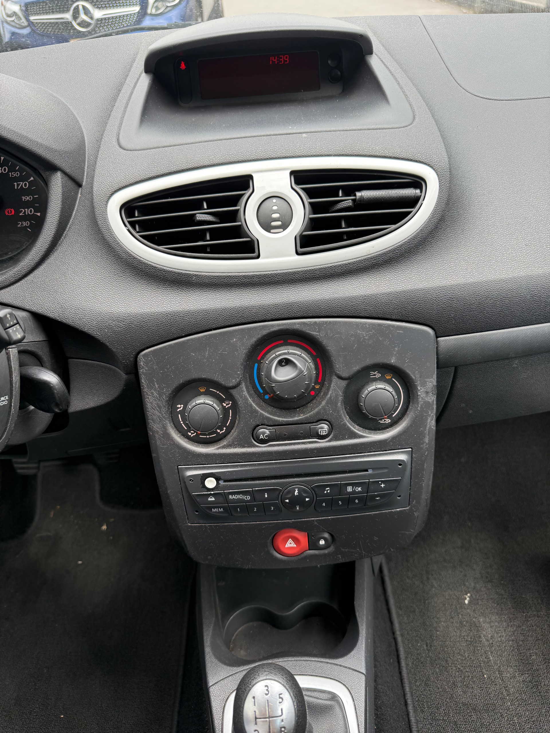 RENAULT Clio 1.2 16V Turbo Yahoo-image-12