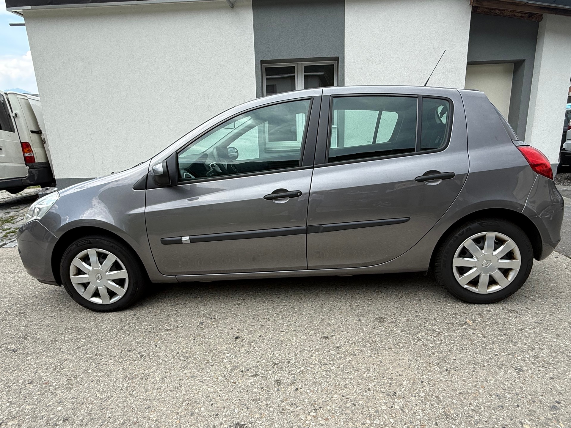 RENAULT Clio 1.2 16V Turbo Yahoo-image-6