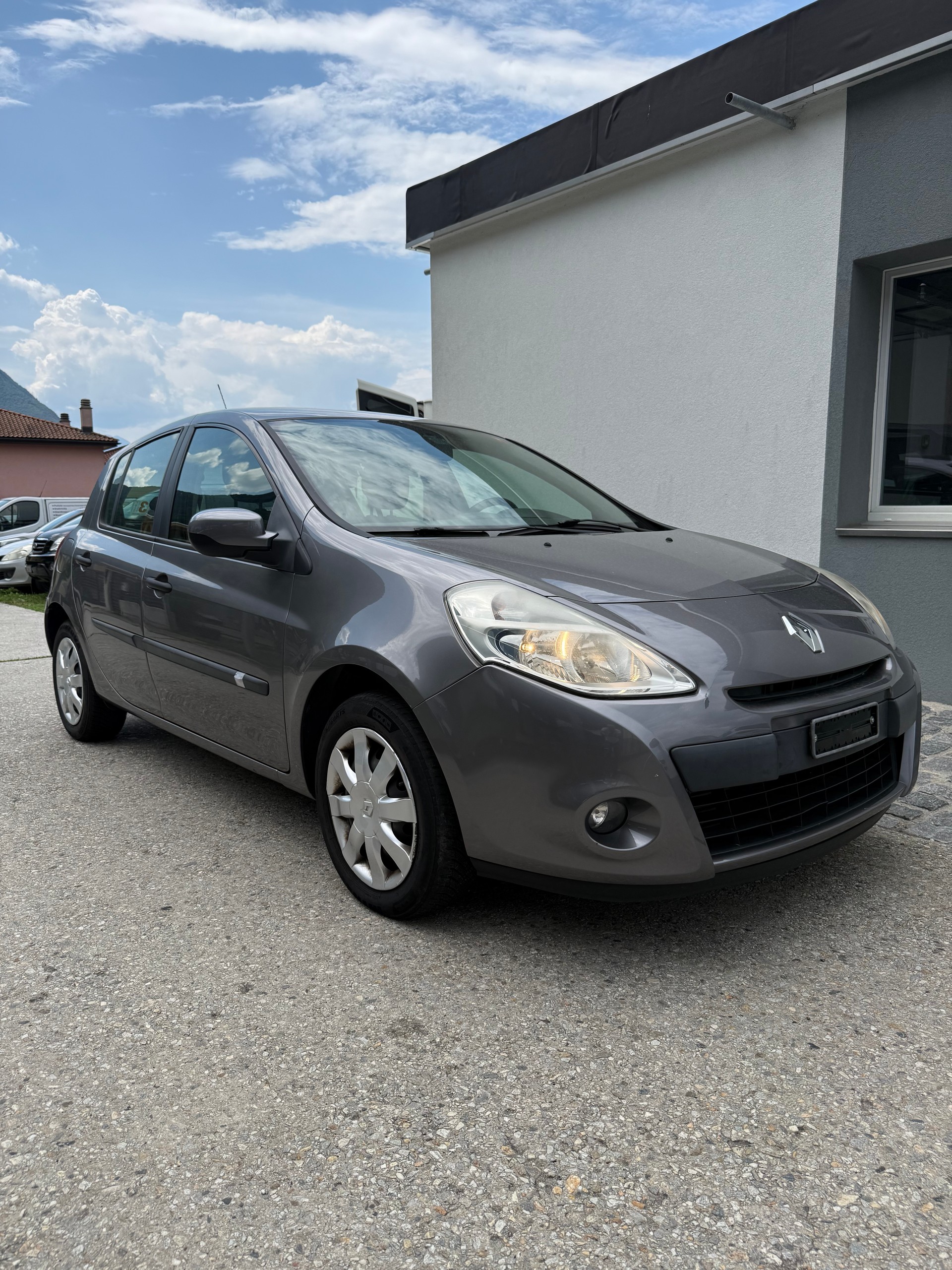 RENAULT Clio 1.2 16V Turbo Yahoo-image-0