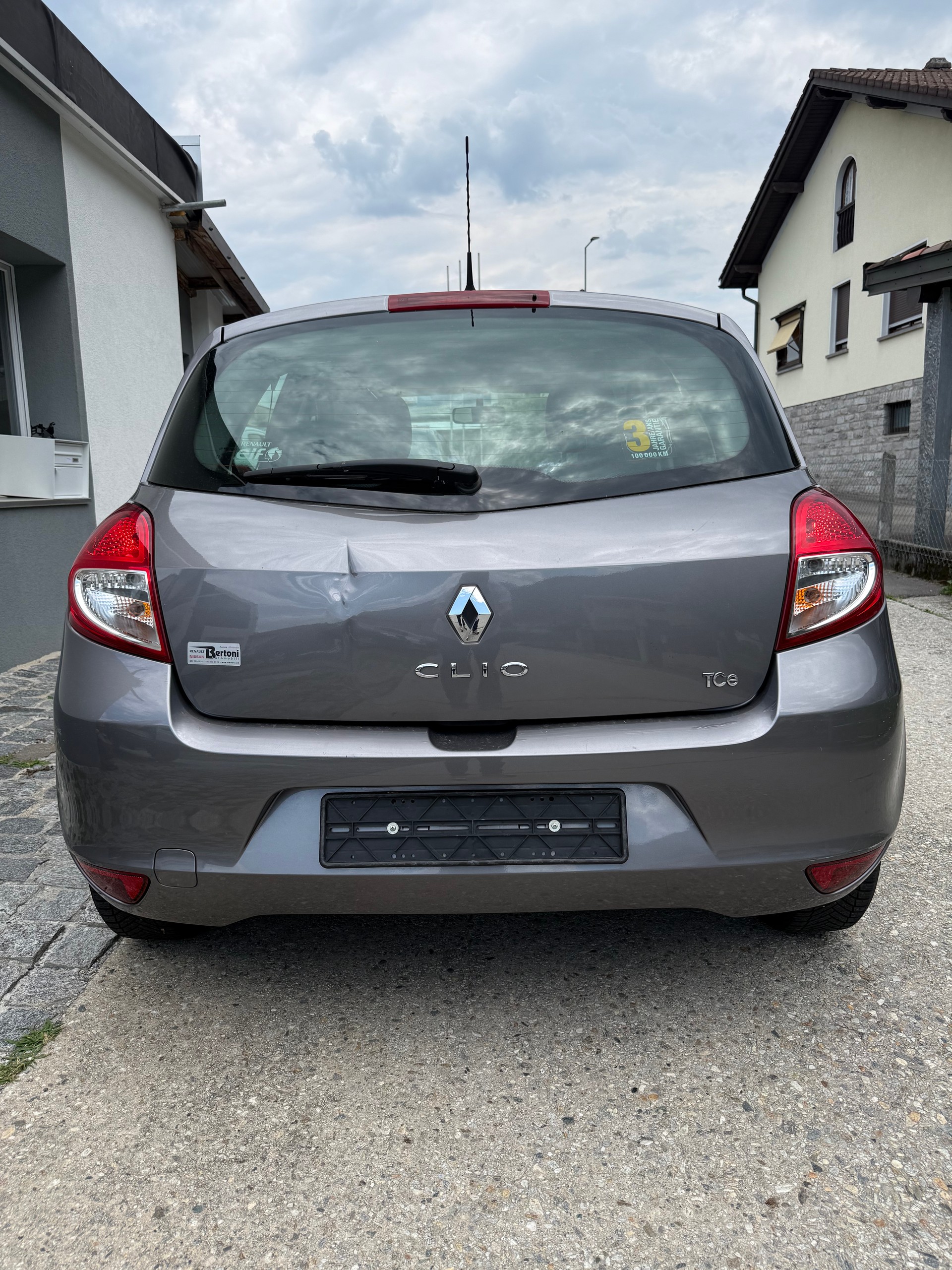 RENAULT Clio 1.2 16V Turbo Yahoo-image-9