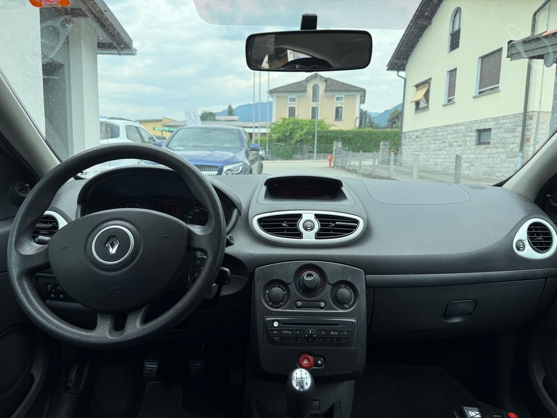 RENAULT Clio 1.2 16V Turbo Yahoo-image-11