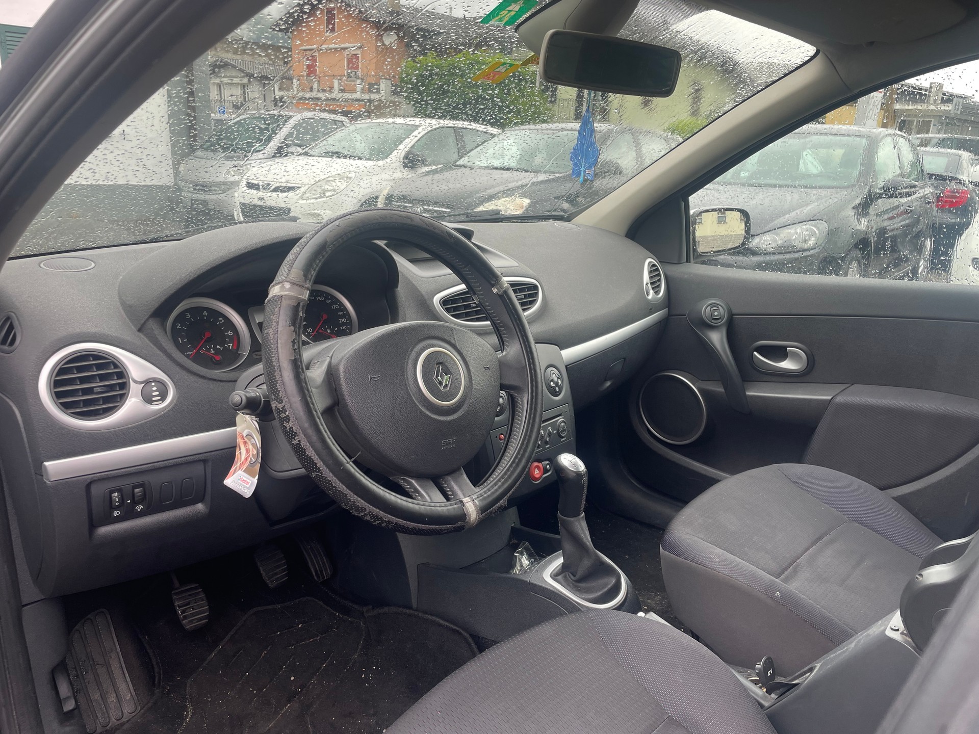 RENAULT Clio 1.2 16V Turbo Yahoo-image-13