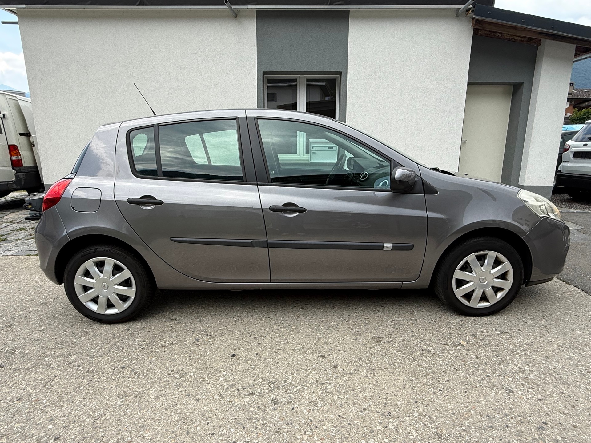 RENAULT Clio 1.2 16V Turbo Yahoo-image-5