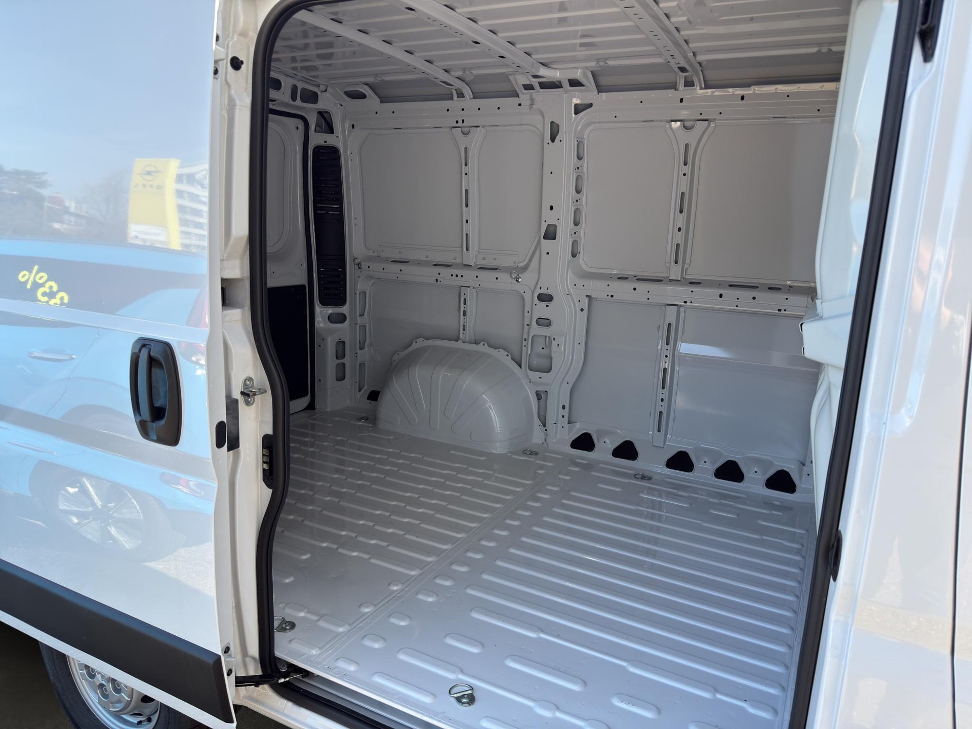 PEUGEOT Boxer Kaw. 333 L1H1 2.2 BlueHDi 140 S/S-image-9
