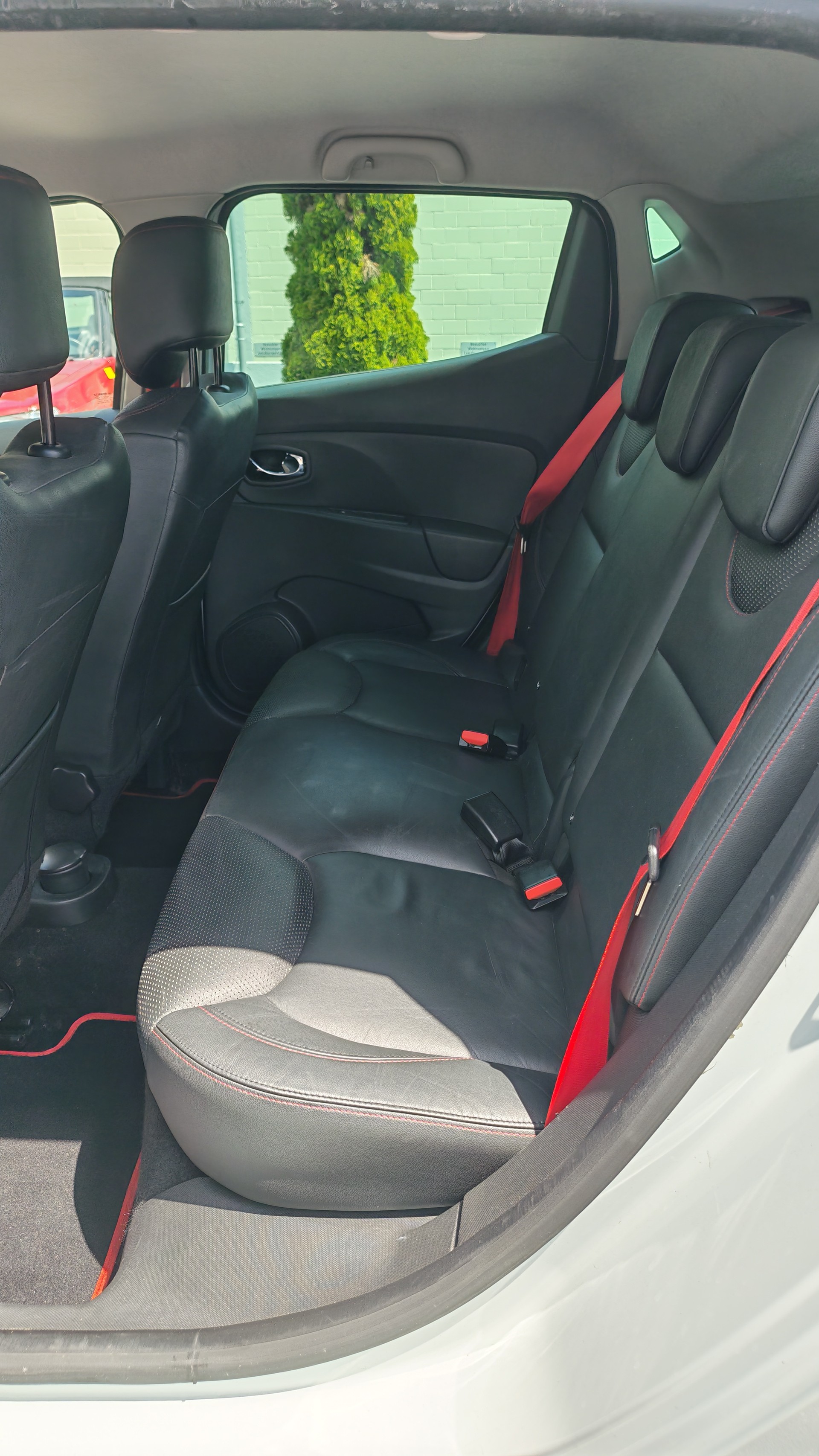 RENAULT Clio 1.6 T RS 200 EDC-image-8