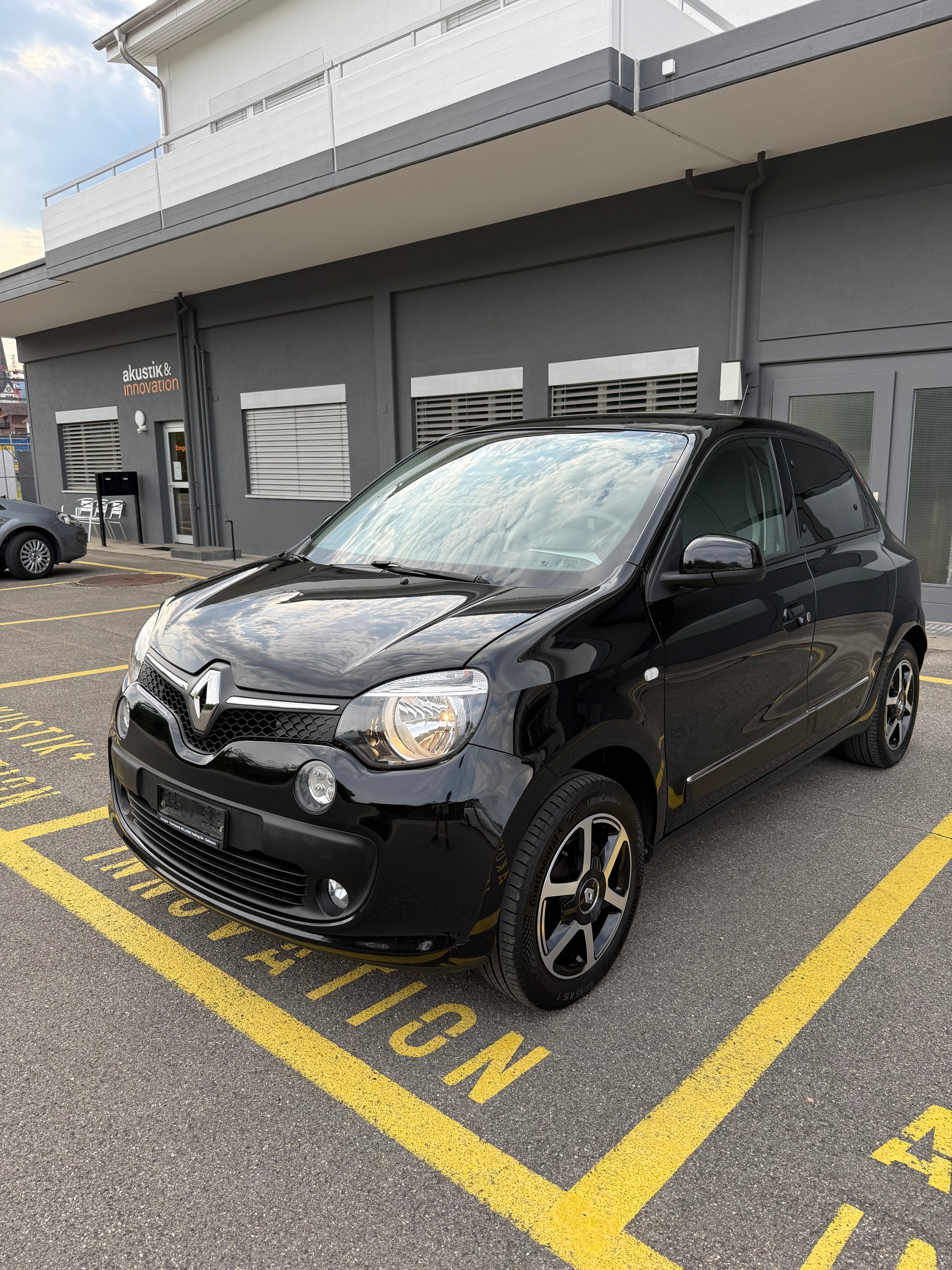 RENAULT Twingo 0.9 90th Anniversary-image-10