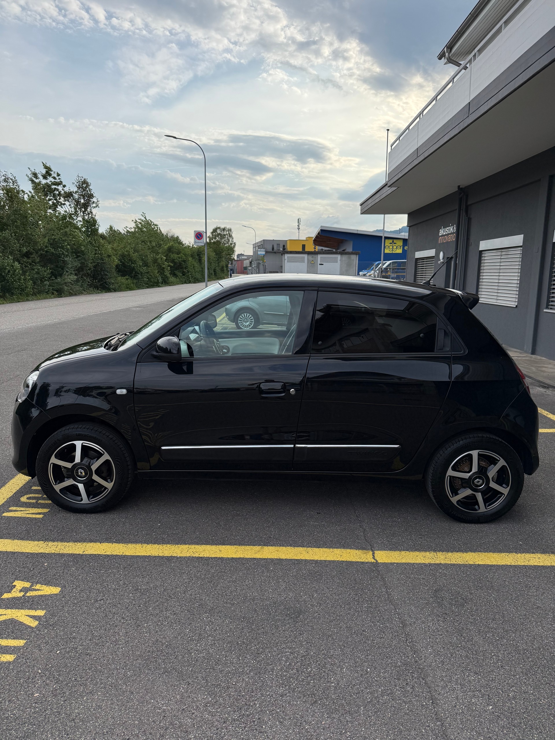 RENAULT Twingo 0.9 90th Anniversary-image-7