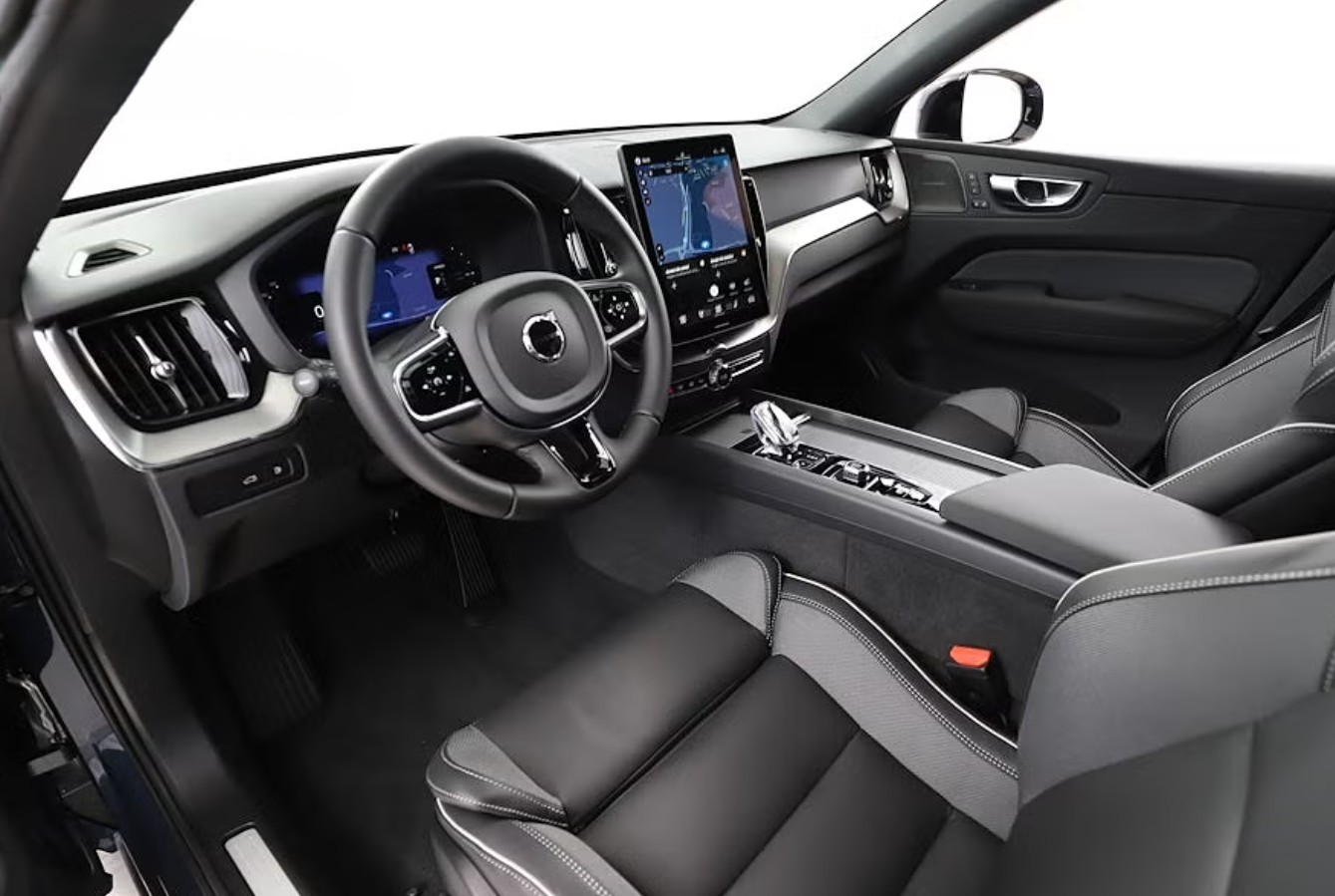 VOLVO XC60 T6 eAWD PluginHybrid Plus Dark Geartronic-image-5
