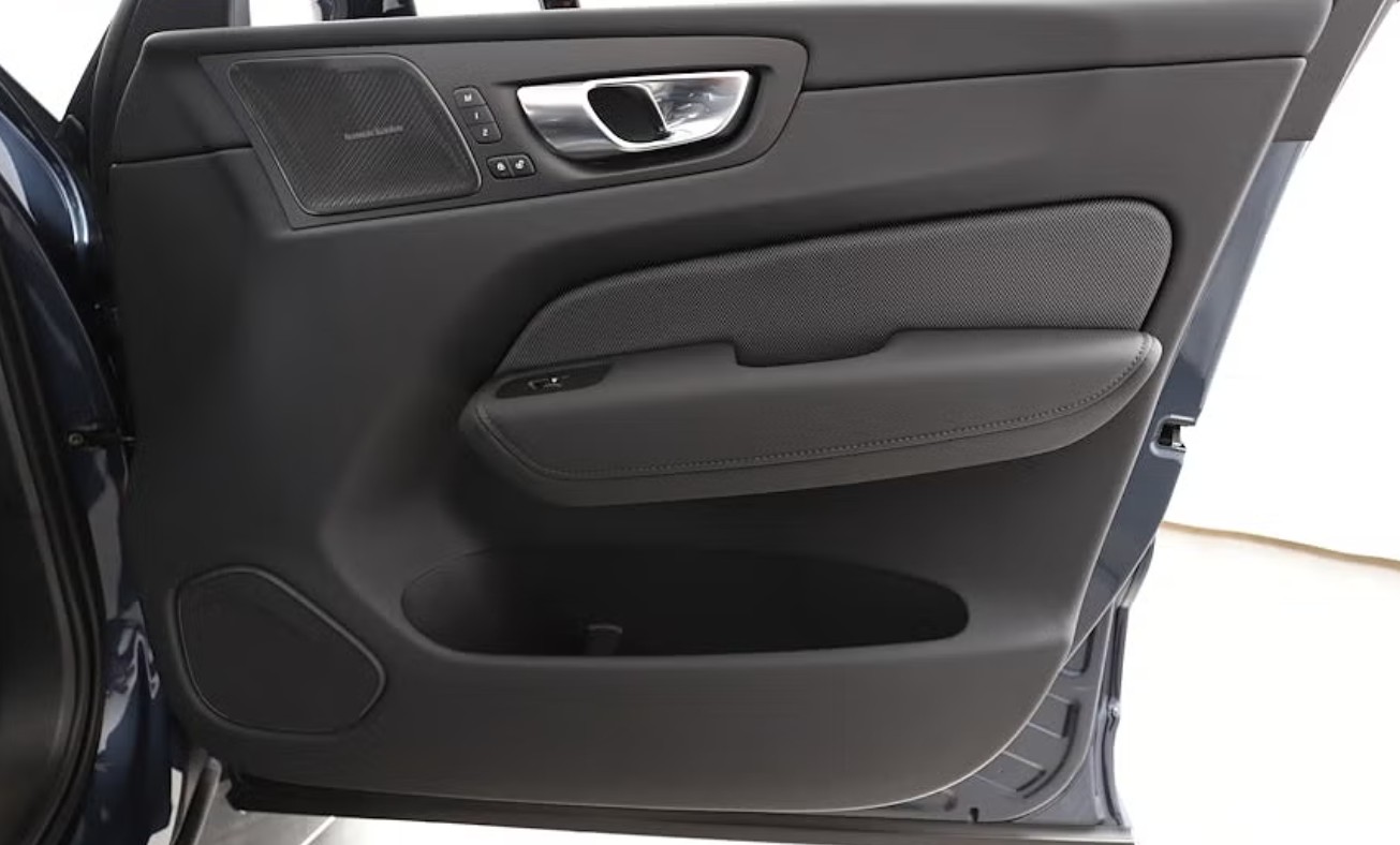 VOLVO XC60 T6 eAWD PluginHybrid Plus Dark Geartronic-image-13