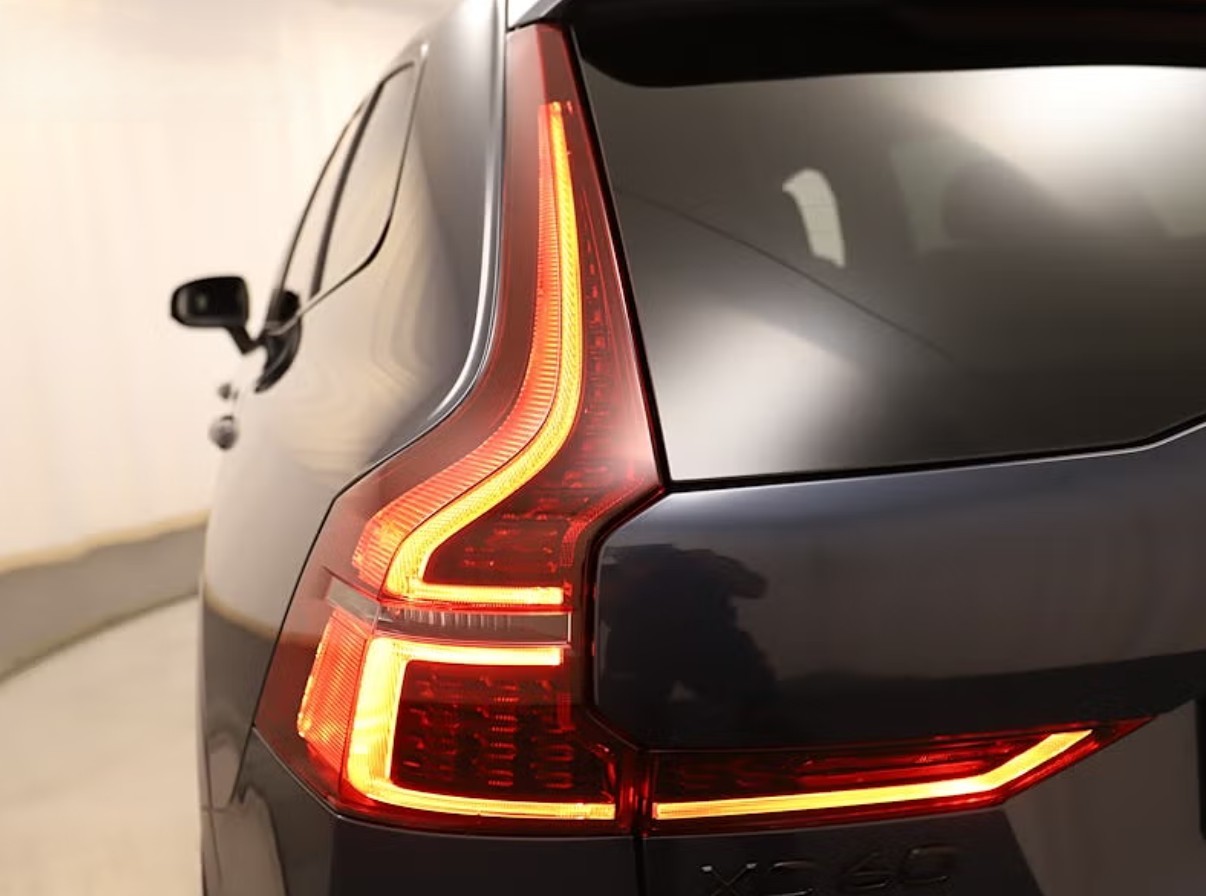 VOLVO XC60 T6 eAWD PluginHybrid Plus Dark Geartronic-image-18