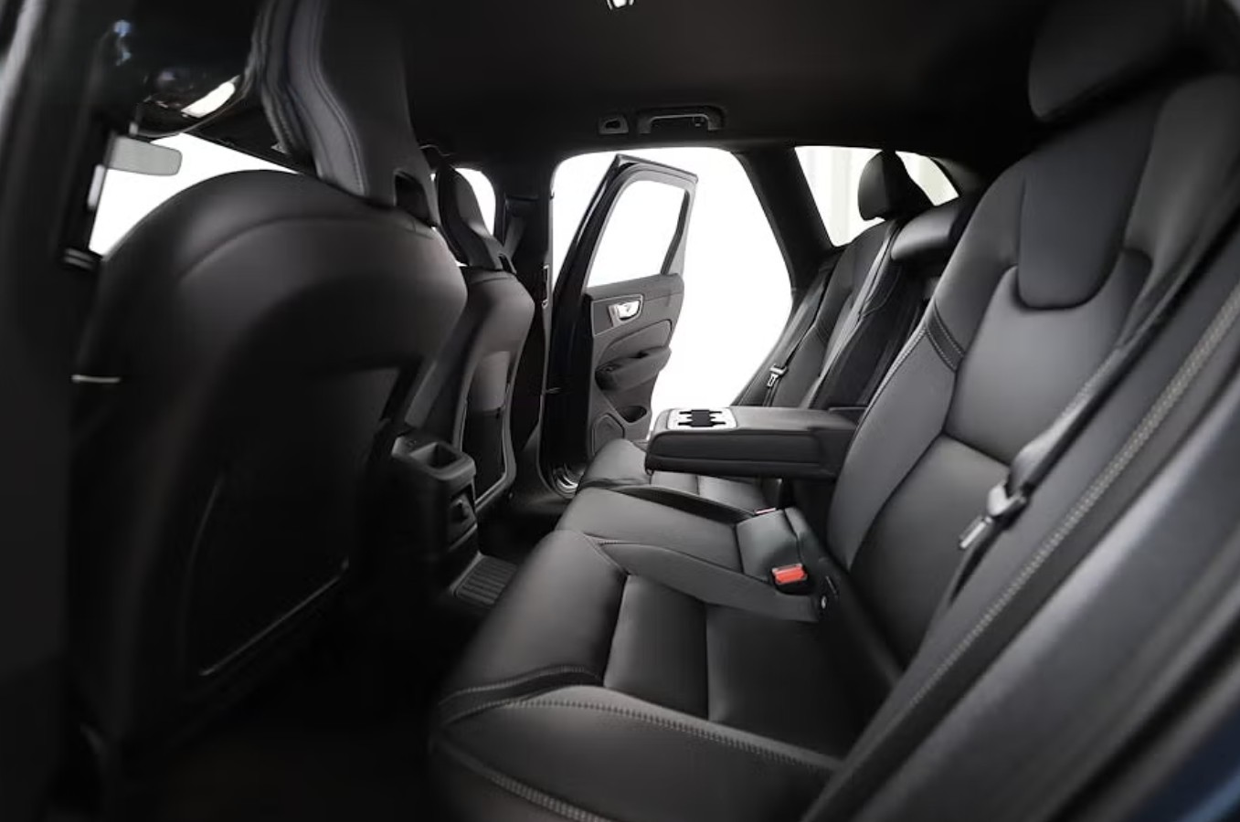 VOLVO XC60 T6 eAWD PluginHybrid Plus Dark Geartronic-image-10