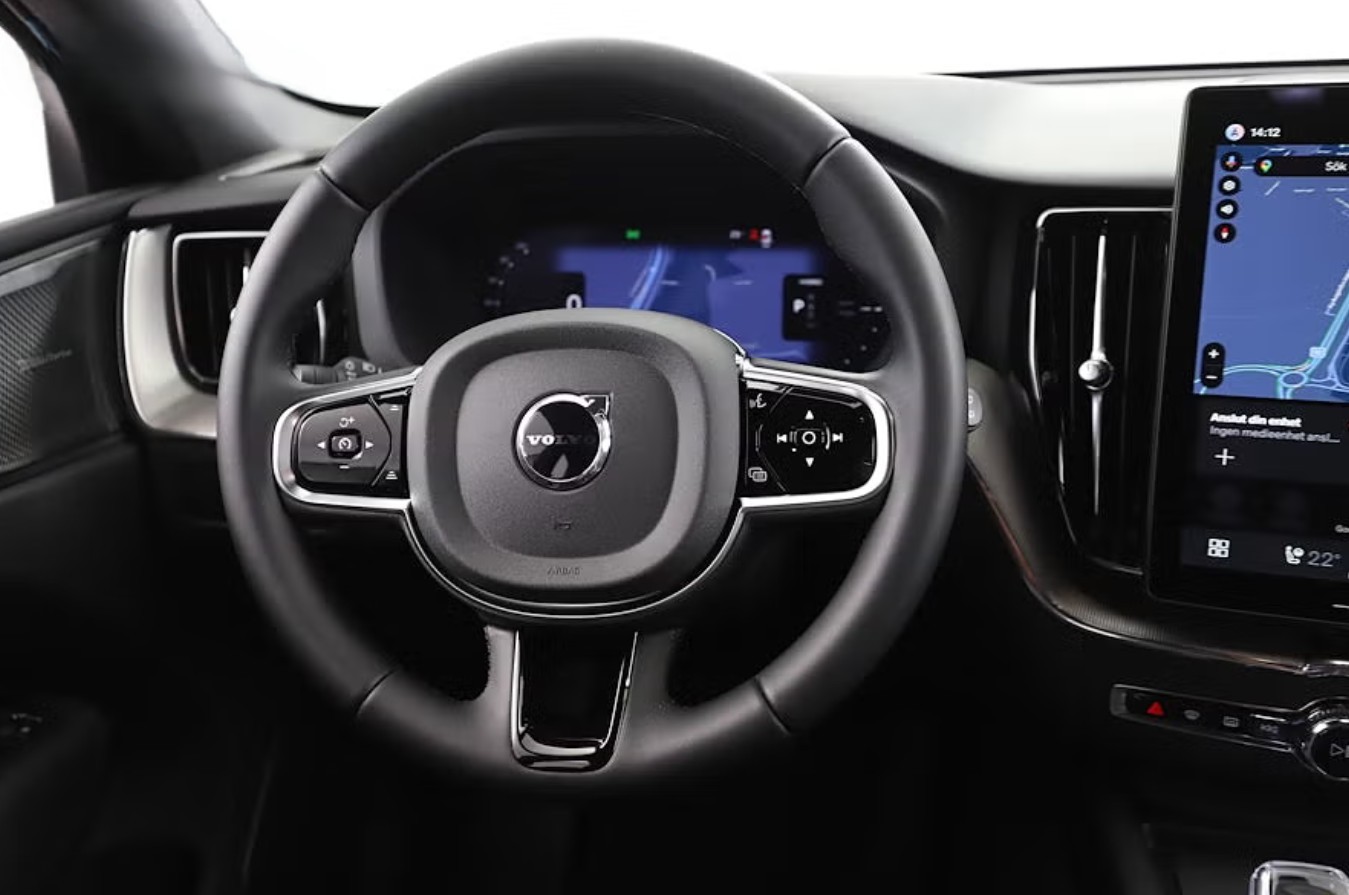 VOLVO XC60 T6 eAWD PluginHybrid Plus Dark Geartronic-image-4
