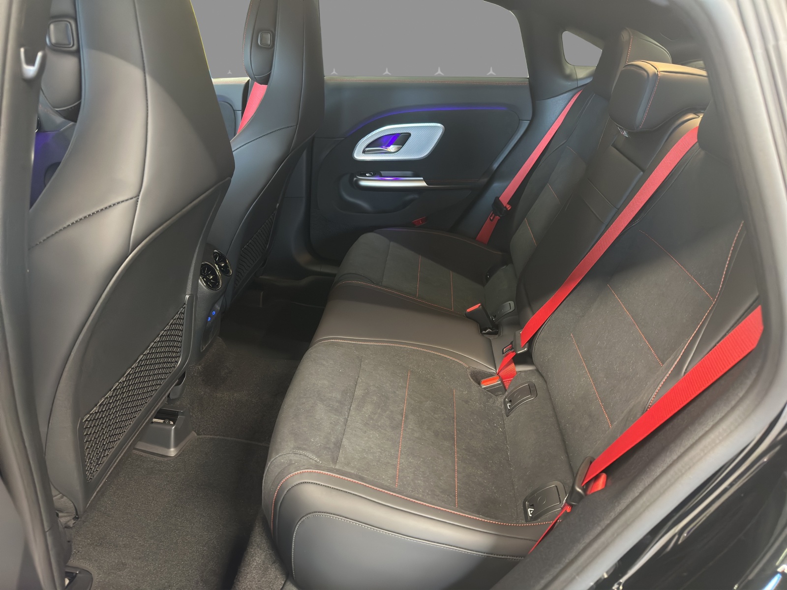 MERCEDES-BENZ CLA 200 8G-DCT 4Matic-image-12