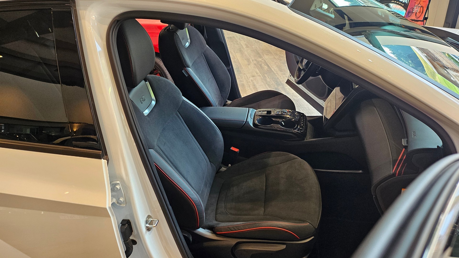 HYUNDAI Tucson 1.6 TGDI PHEV N Line 4WD-image-17