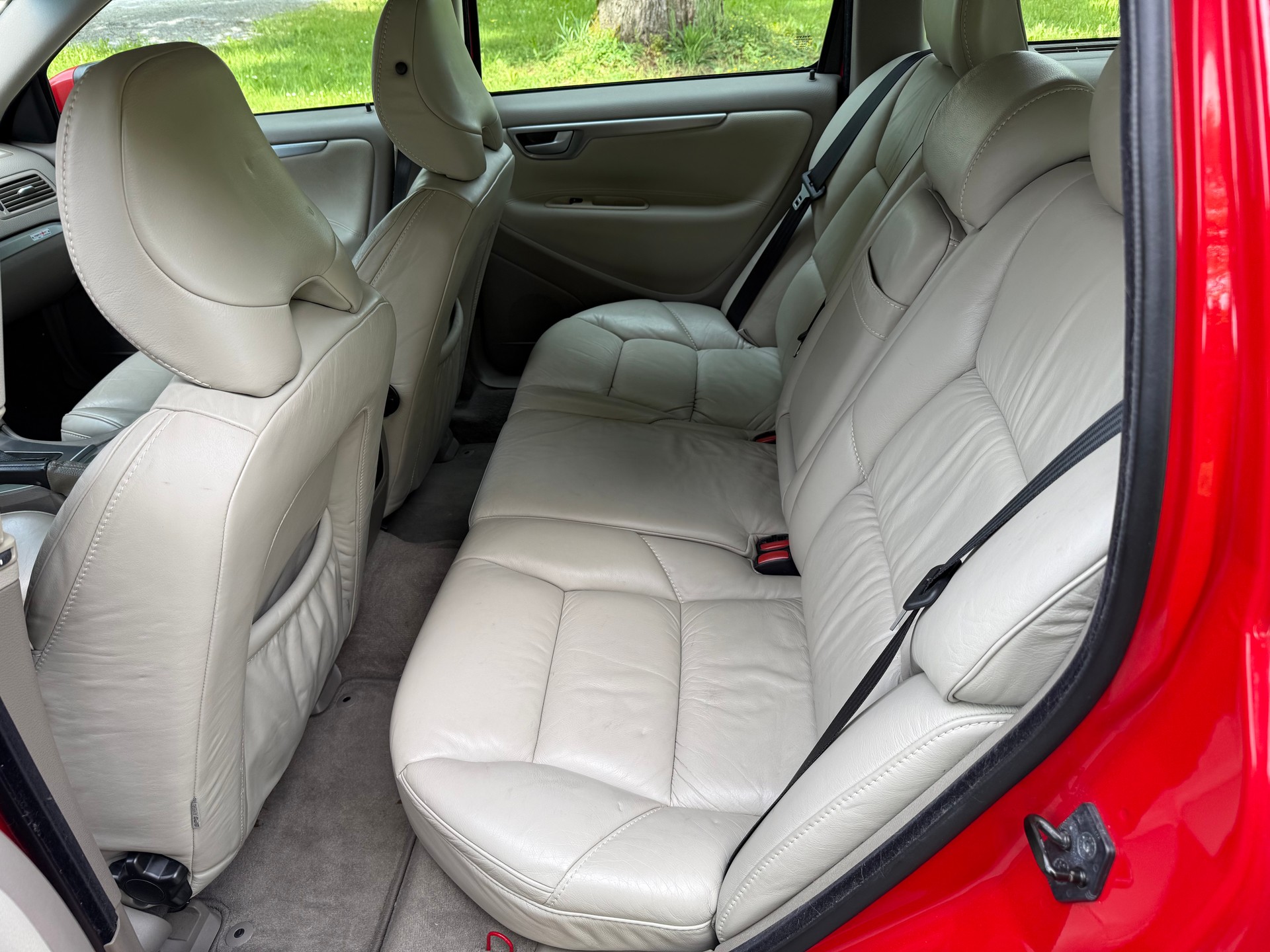 VOLVO V70 2.4 Momentum-image-9