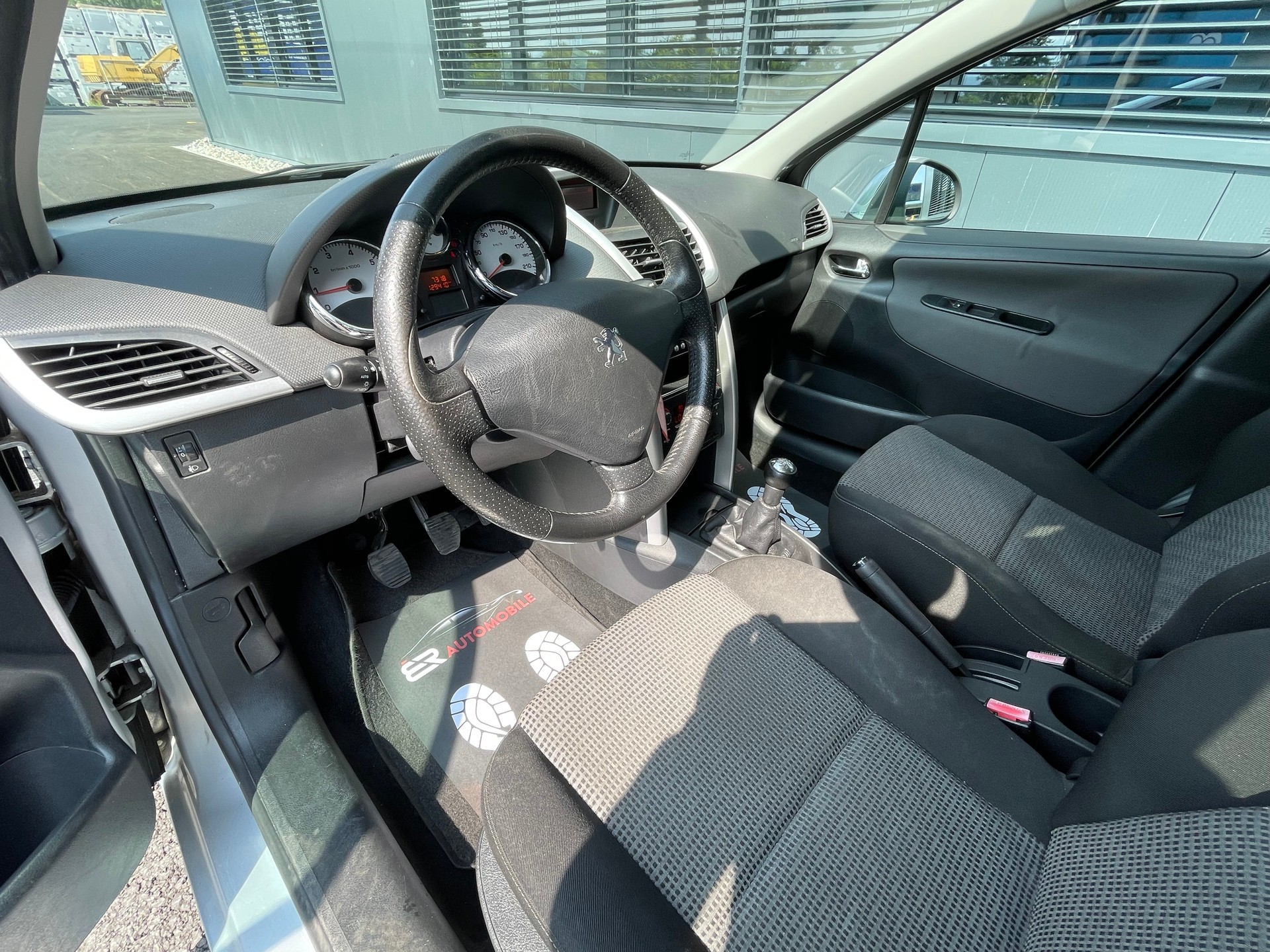 PEUGEOT 207 1.6 16V Sport-image-10