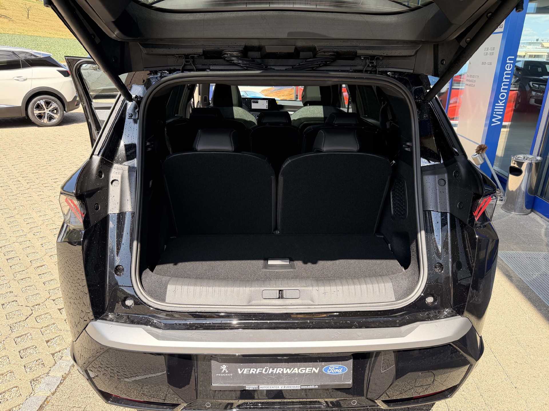 PEUGEOT 5008 e-GT Exclusive AWD *8 Jahre Garantie* 0.9% Leasing-image-18