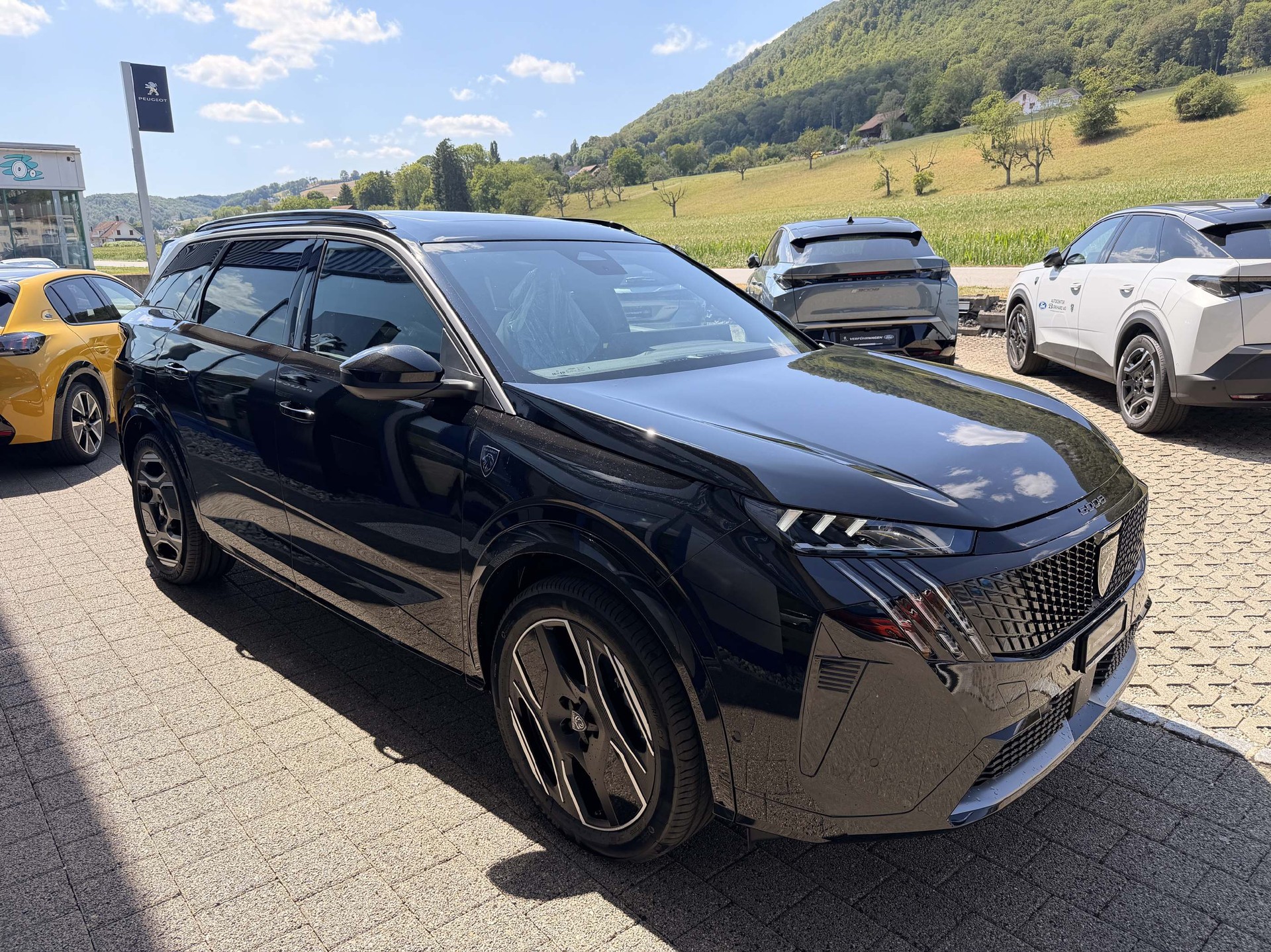PEUGEOT 5008 e-GT Exclusive AWD *8 Jahre Garantie* 0.9% Leasing-image-4