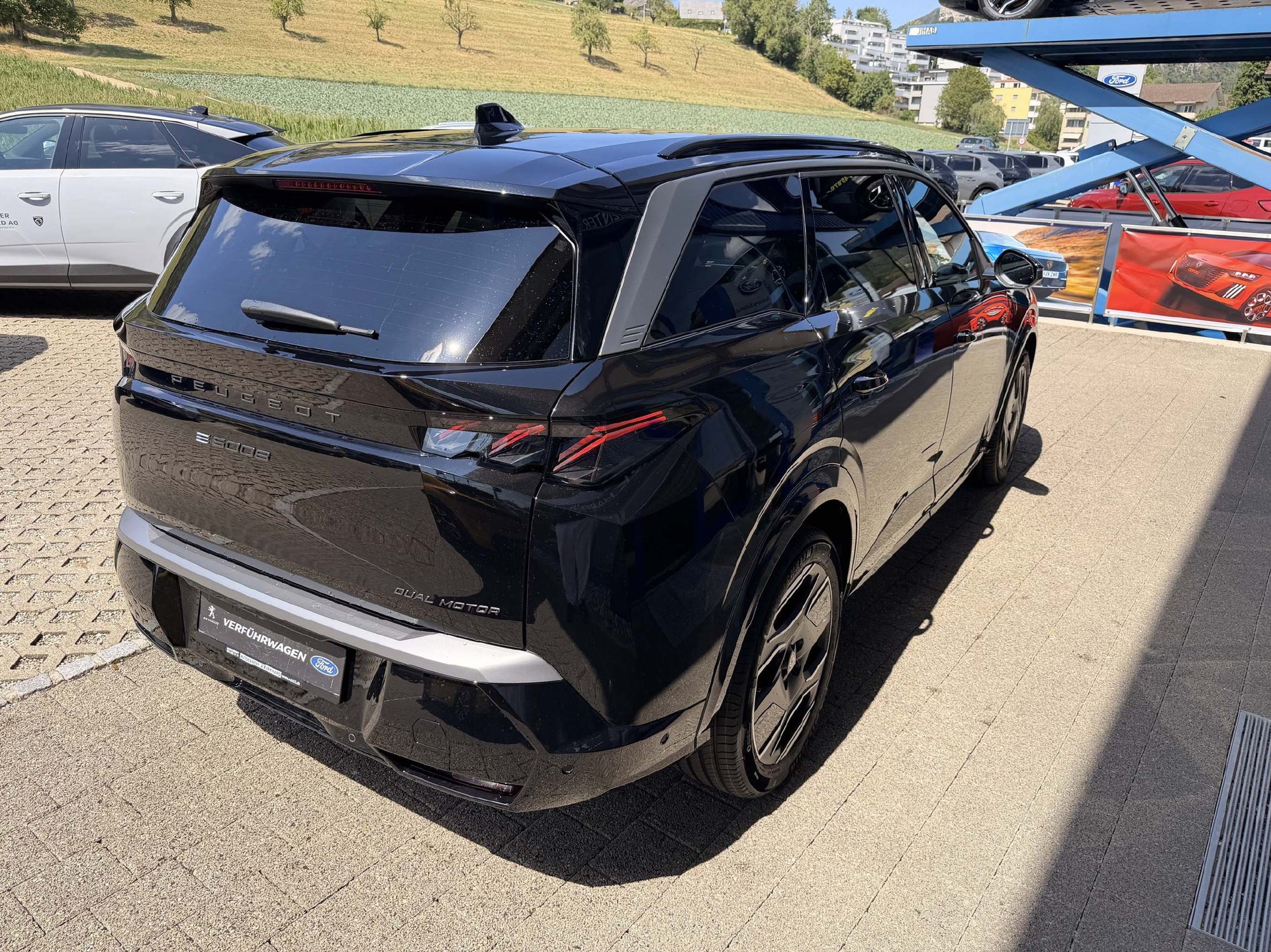 PEUGEOT 5008 e-GT Exclusive AWD *8 Jahre Garantie* 0.9% Leasing-image-5