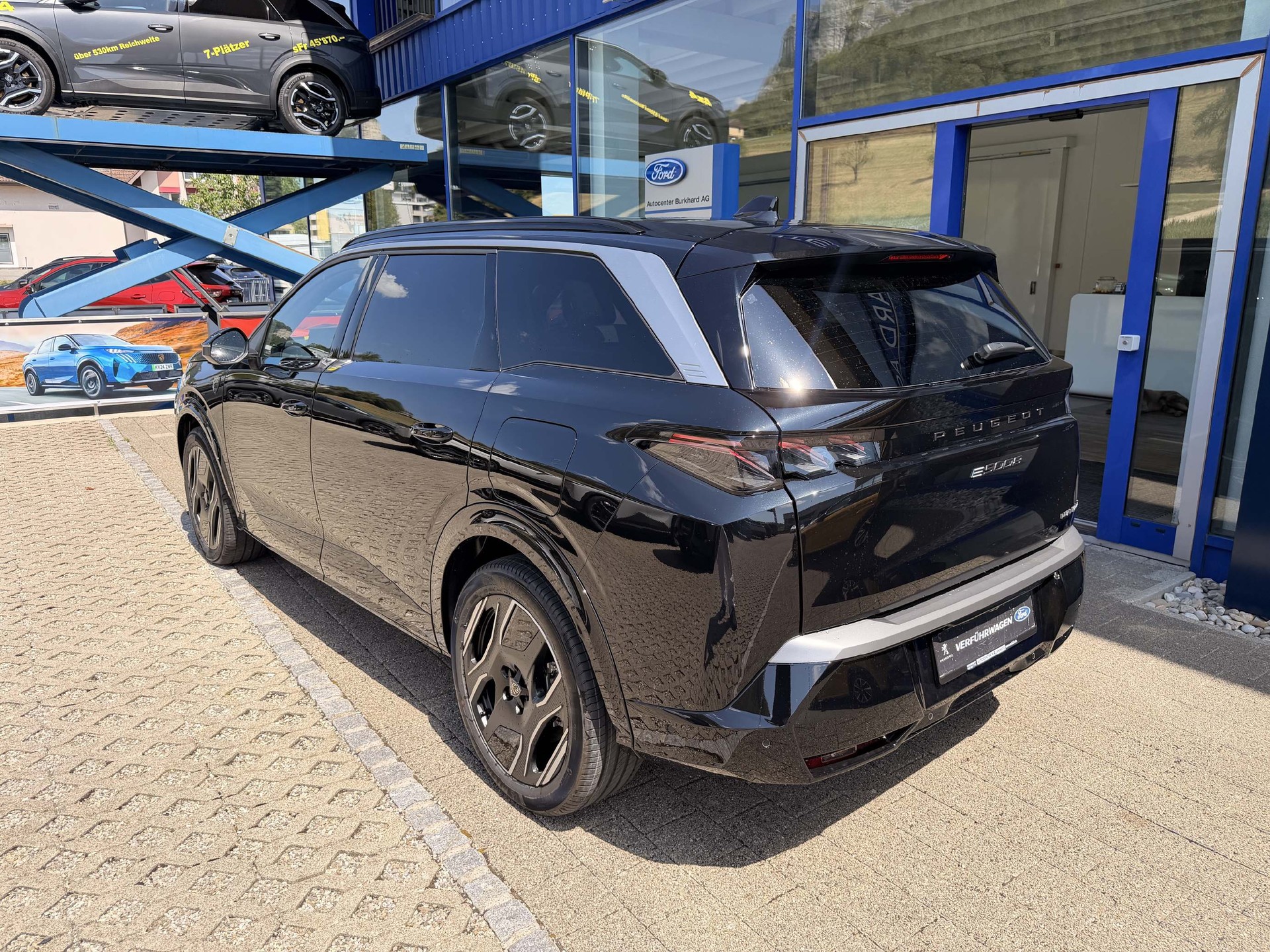 PEUGEOT 5008 e-GT Exclusive AWD *8 Jahre Garantie* 0.9% Leasing-image-7