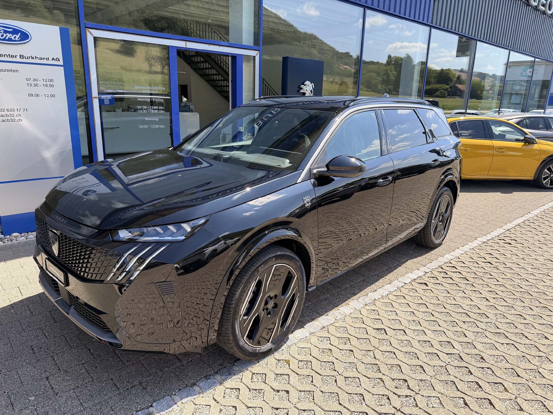PEUGEOT 5008 e-GT Exclusive AWD 0.9% Leasing-showroom-element-1