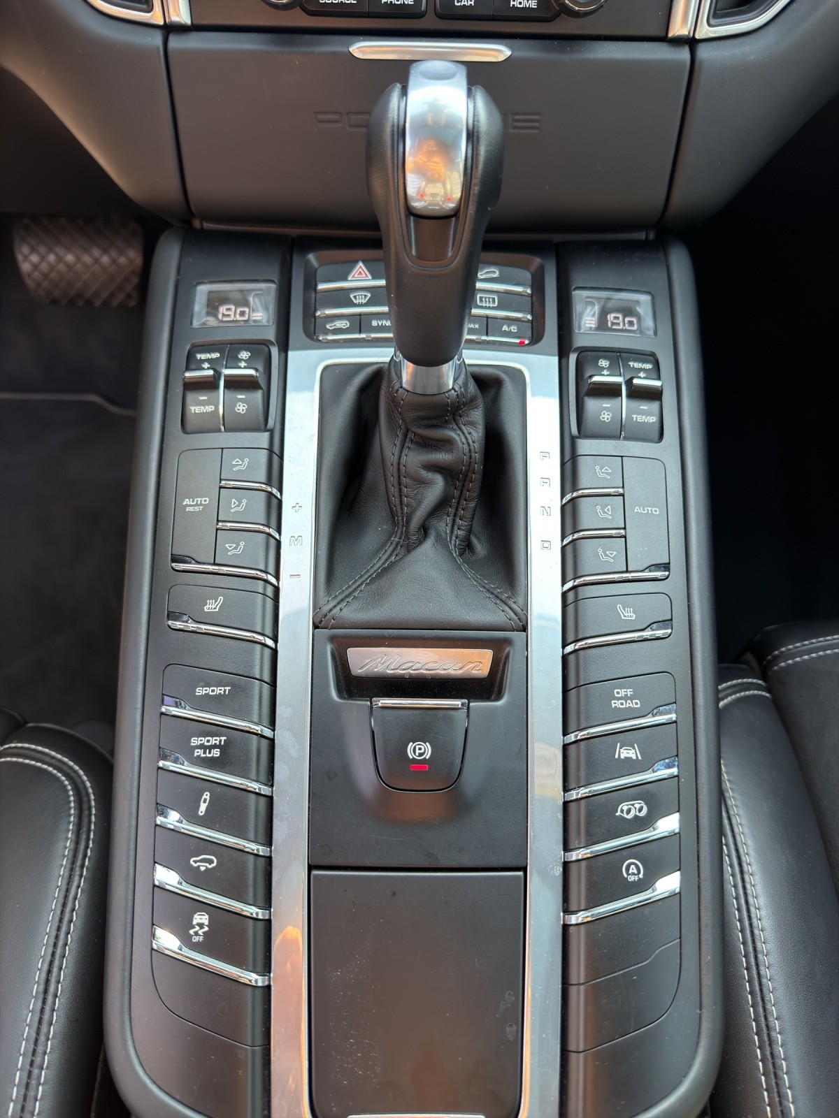 PORSCHE Macan Turbo Performance PDK-image-13
