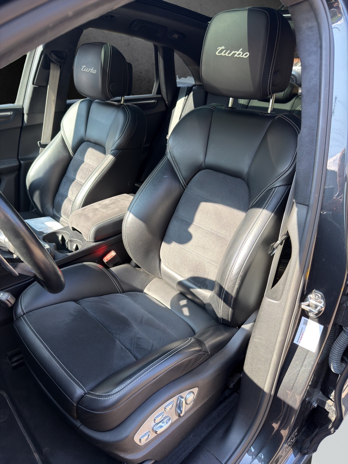 PORSCHE Macan Turbo Performance PDK-image-9