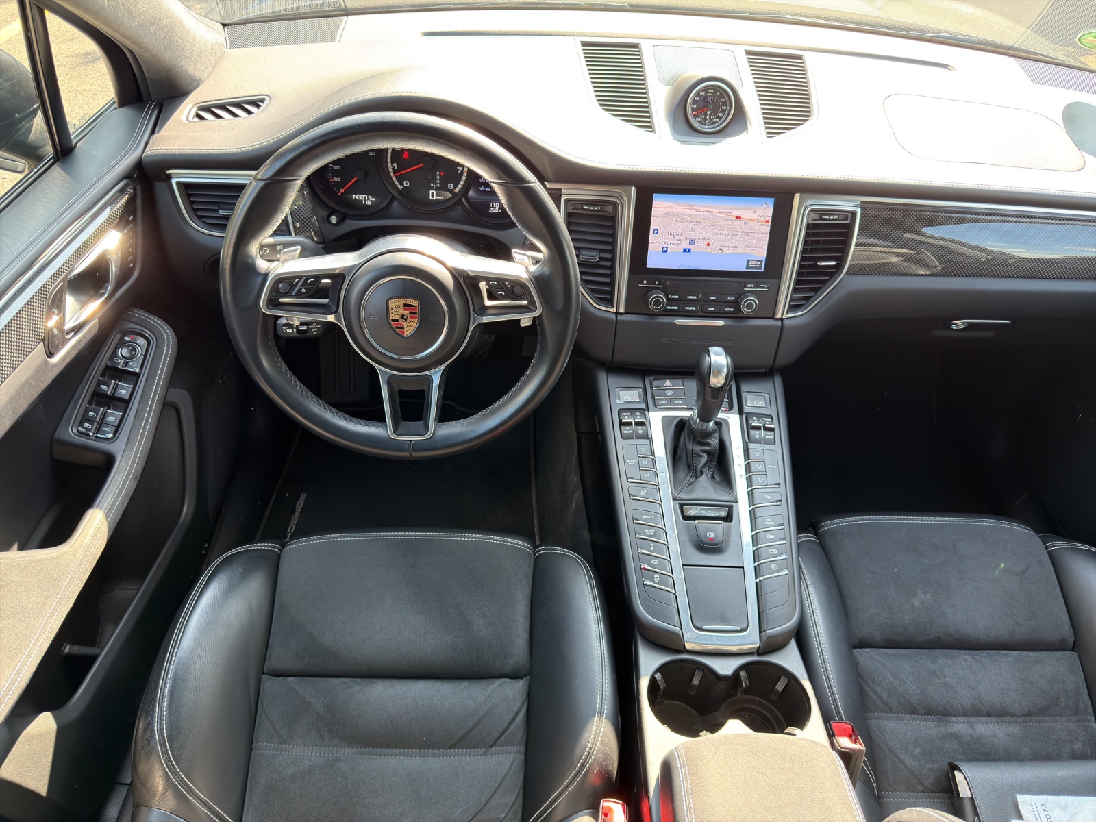 PORSCHE Macan Turbo Performance PDK-image-12