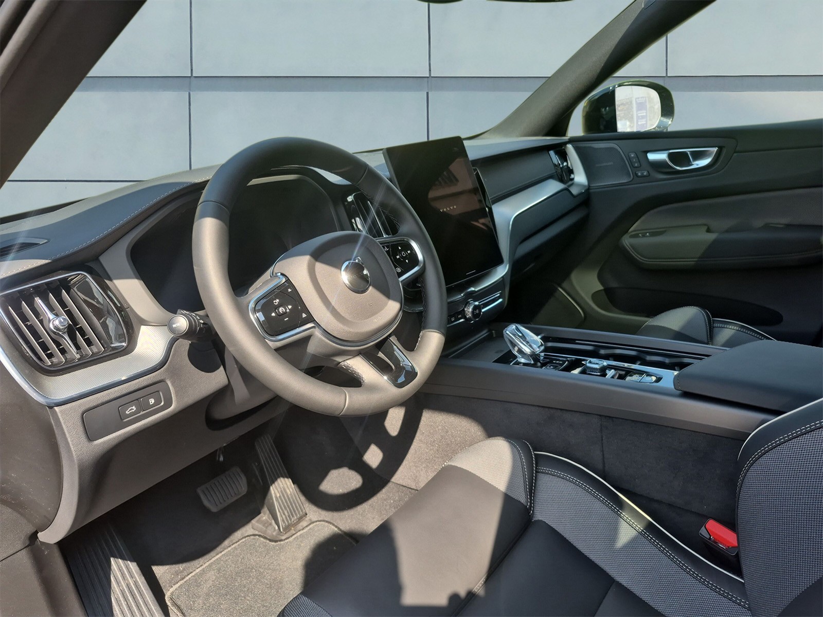 VOLVO XC60 2.0 T6 TE Black Edition eAWD-image-10