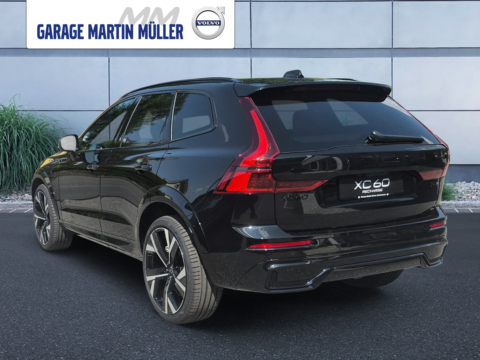 VOLVO XC60 2.0 T6 TE Black Edition eAWD-image-2