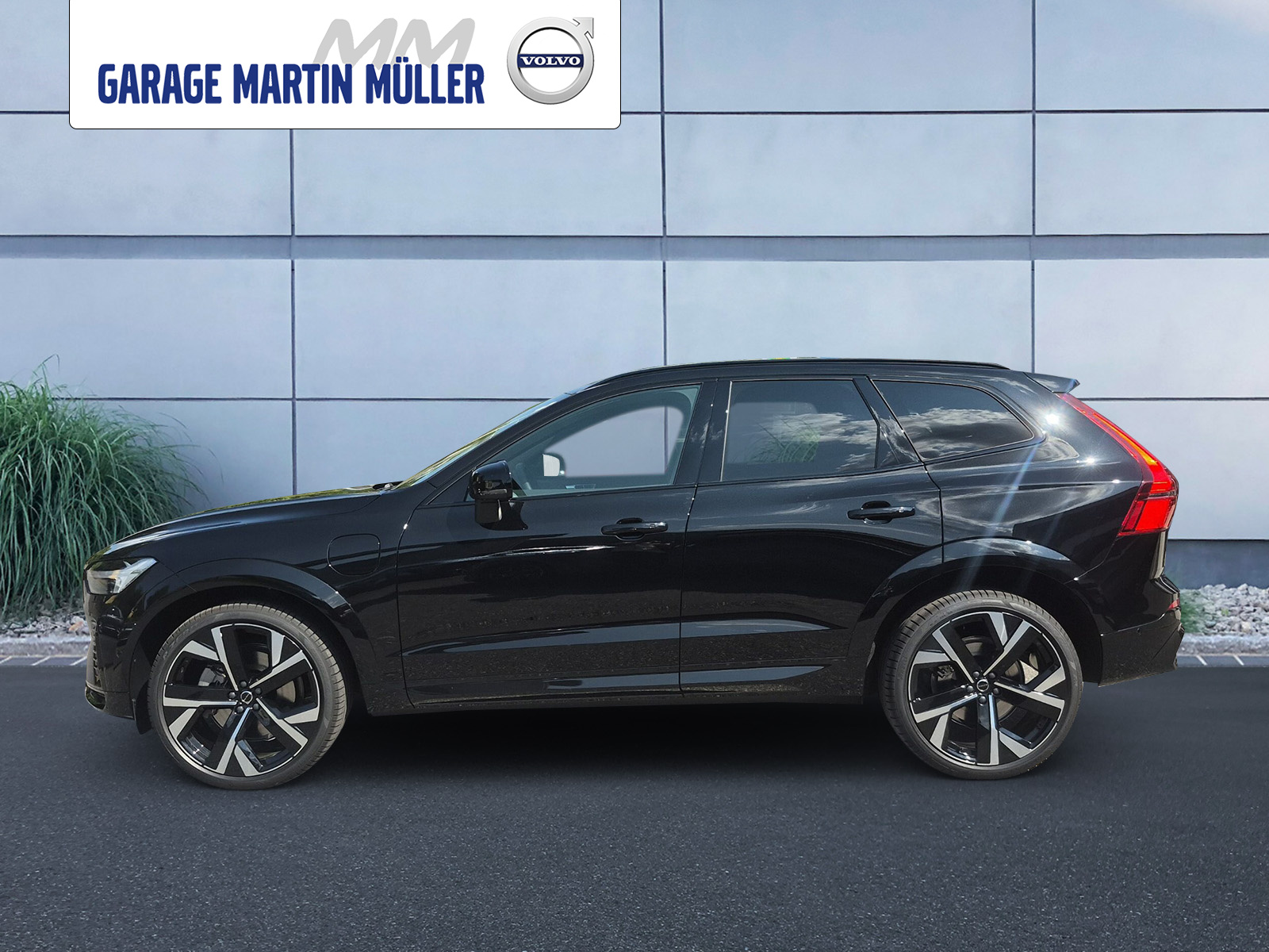 VOLVO XC60 2.0 T6 TE Black Edition eAWD-image-1