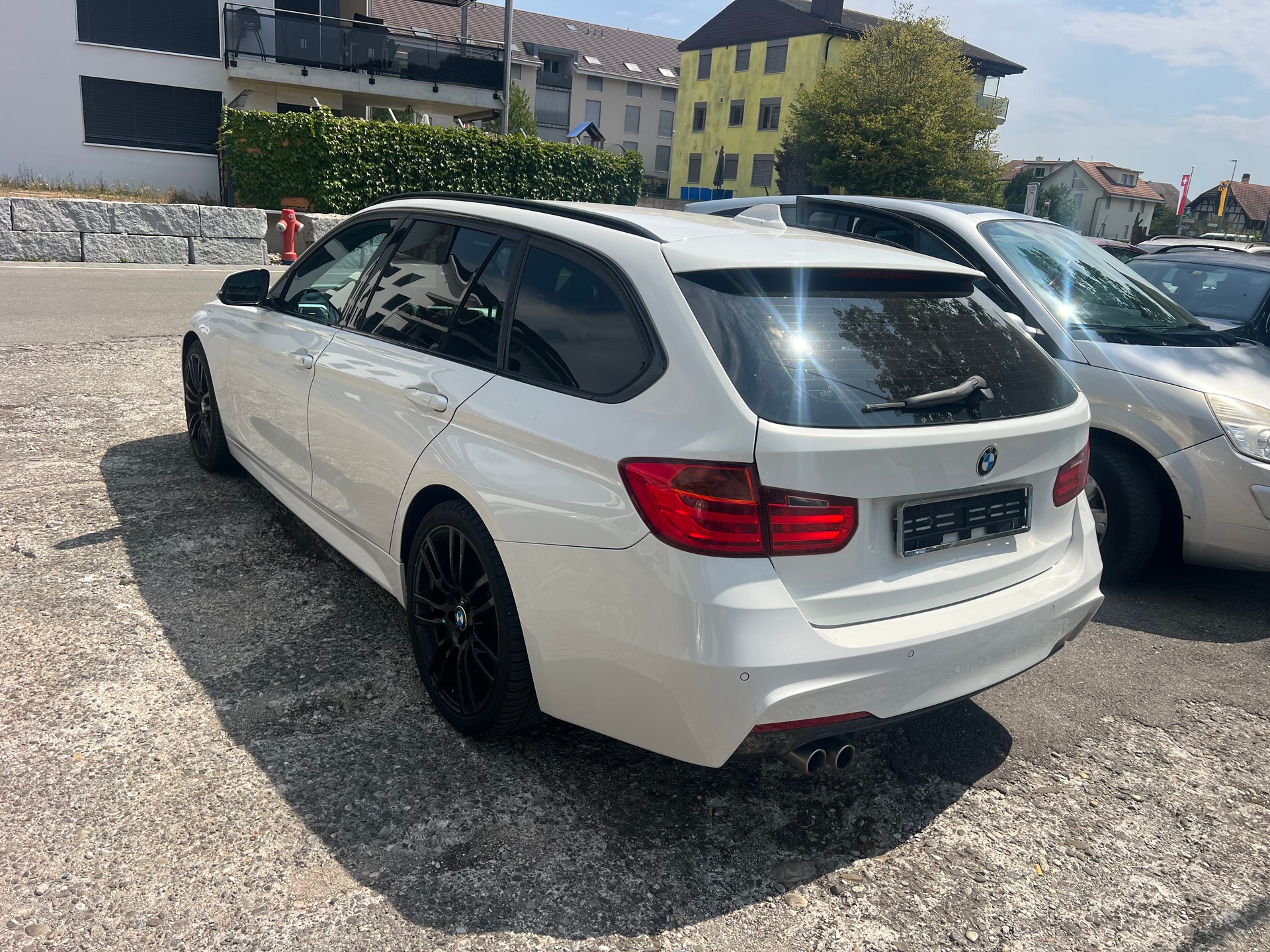 BMW 330d xDrive Touring Modern Line Steptronic-image-5